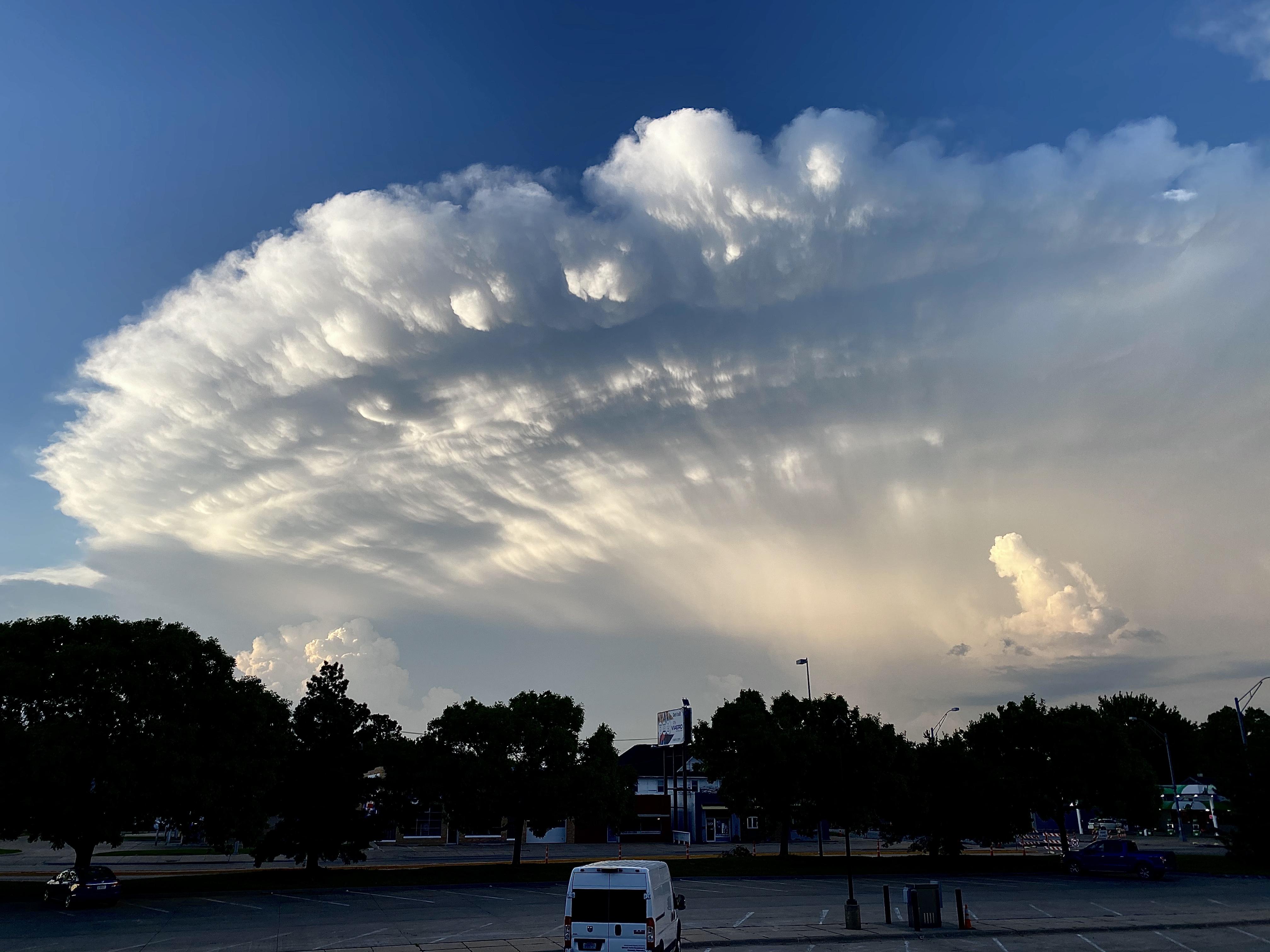 My view when leaving work in Kearney, Nebraska last night r/weather