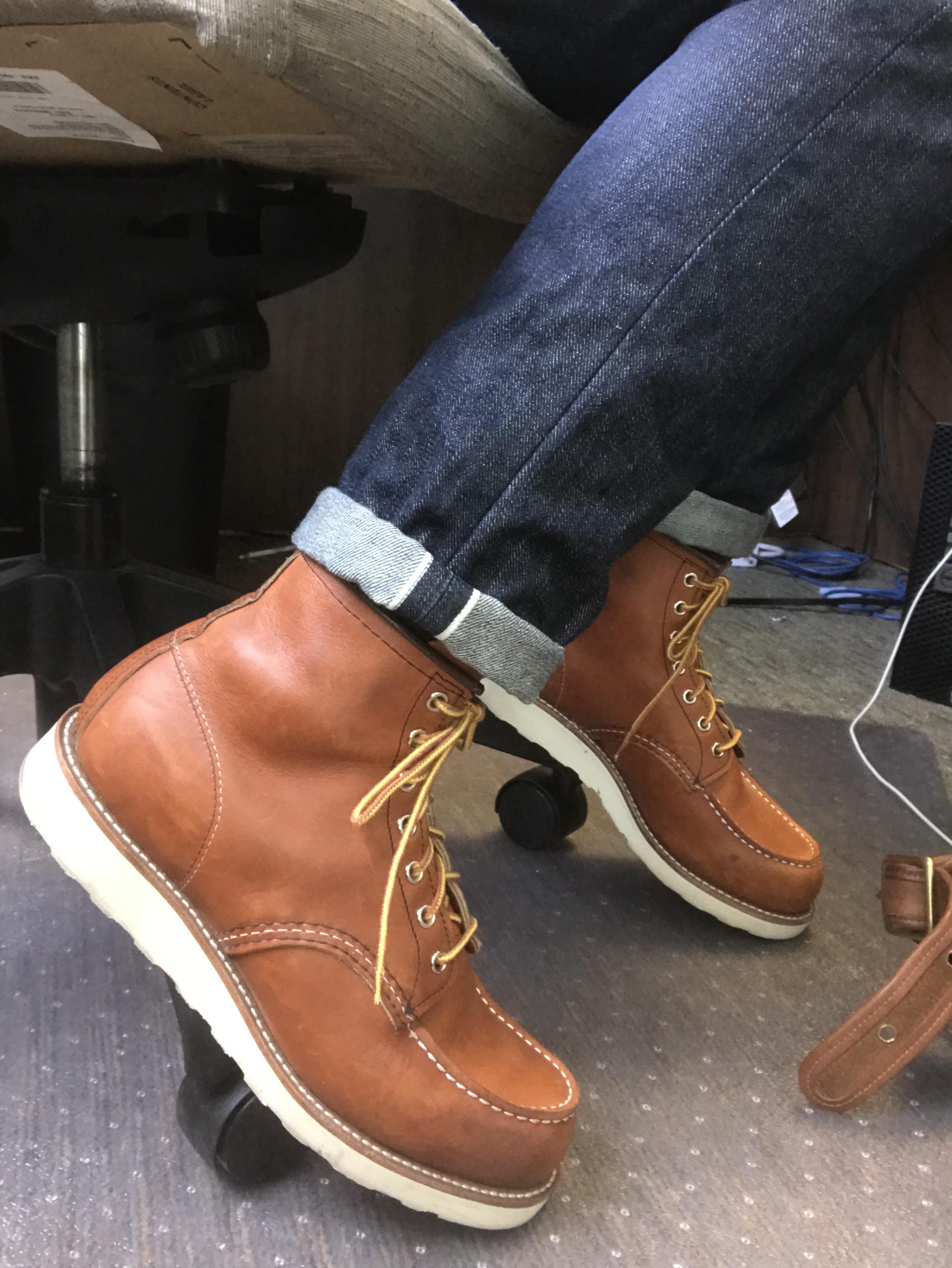 875 Red Wings at the office r/RedWingShoes