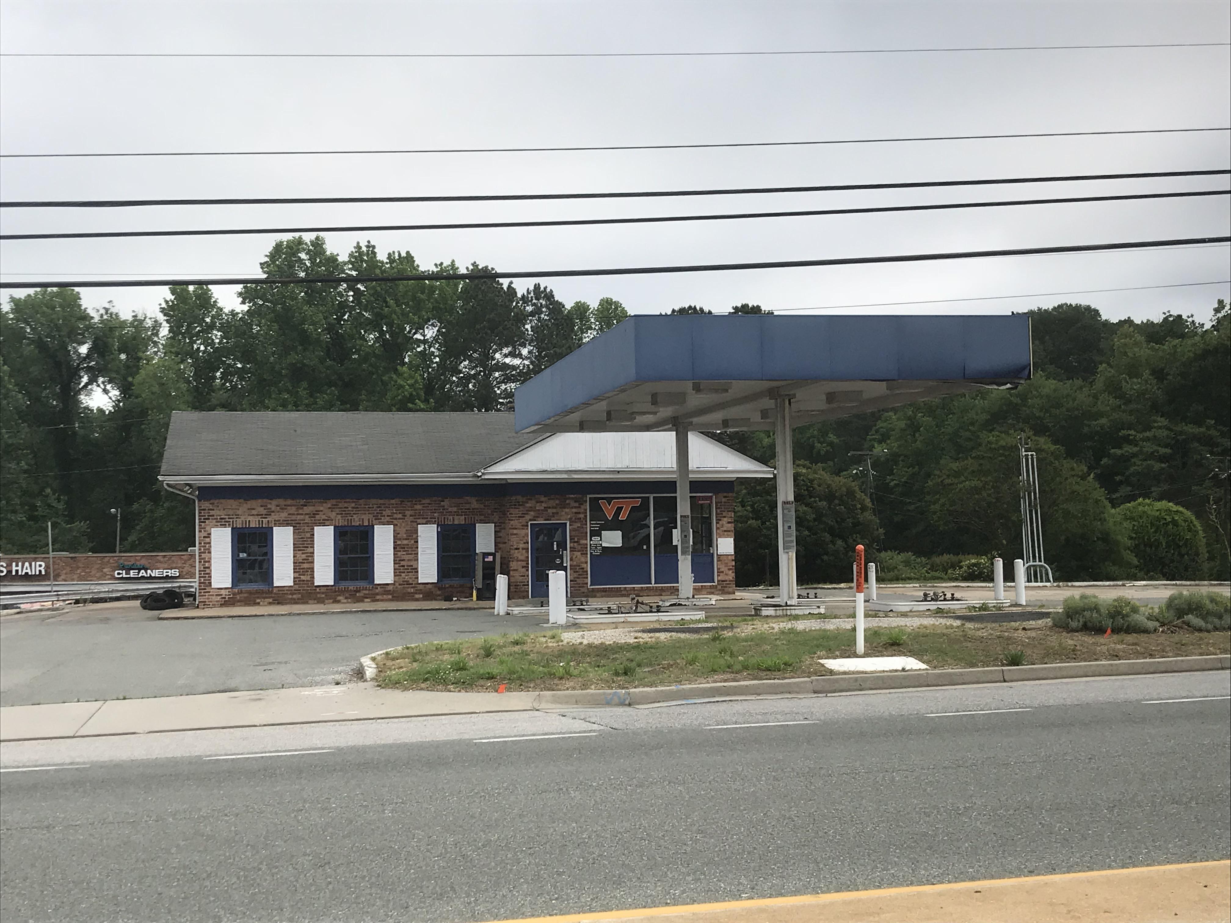 What happened to this garage? Seemed like they’d been there forever and