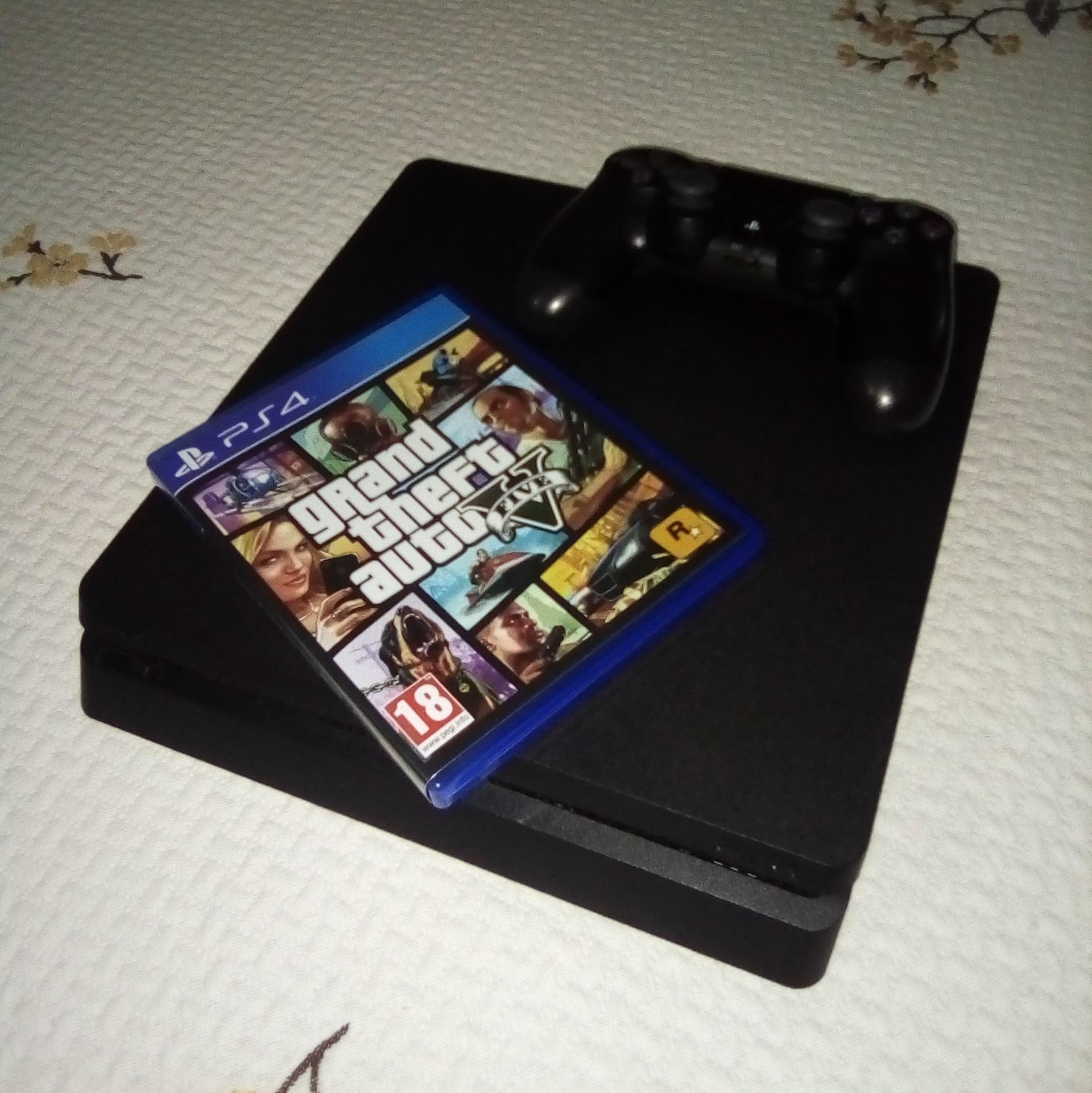 After 7 years I finally got myself a PS4 at a second hand shop and it's