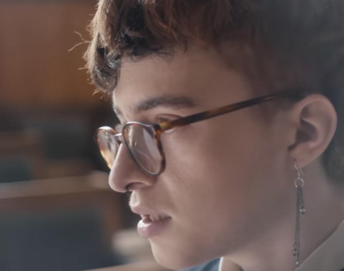 Can anybody help me find Robbie/Cavetown’s earrings pls??