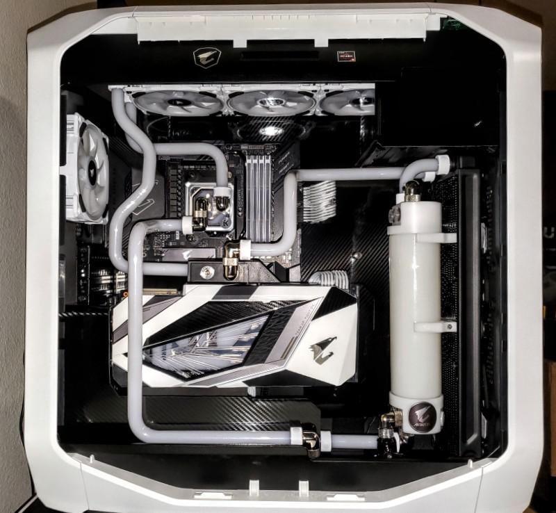 Gigabyte Aorus X570 Xtreme, AMD x3900 and 2080ti custom watercooled