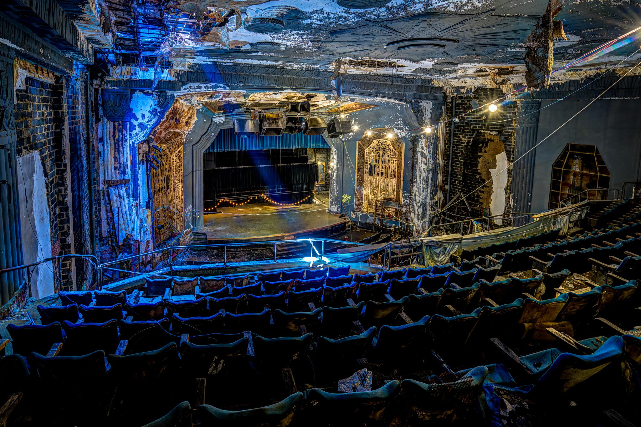 Abandoned Art Deco Theatre from the 1920's [oc][4000x6000] r
