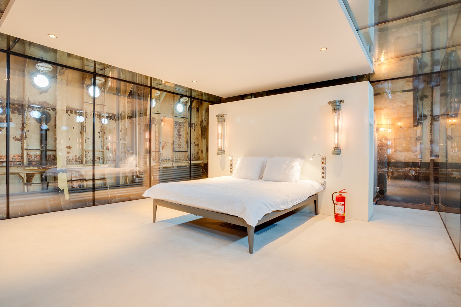 Wutbot on "Bedroom, House" [r/RoomPorn] The bedroom inside this (very