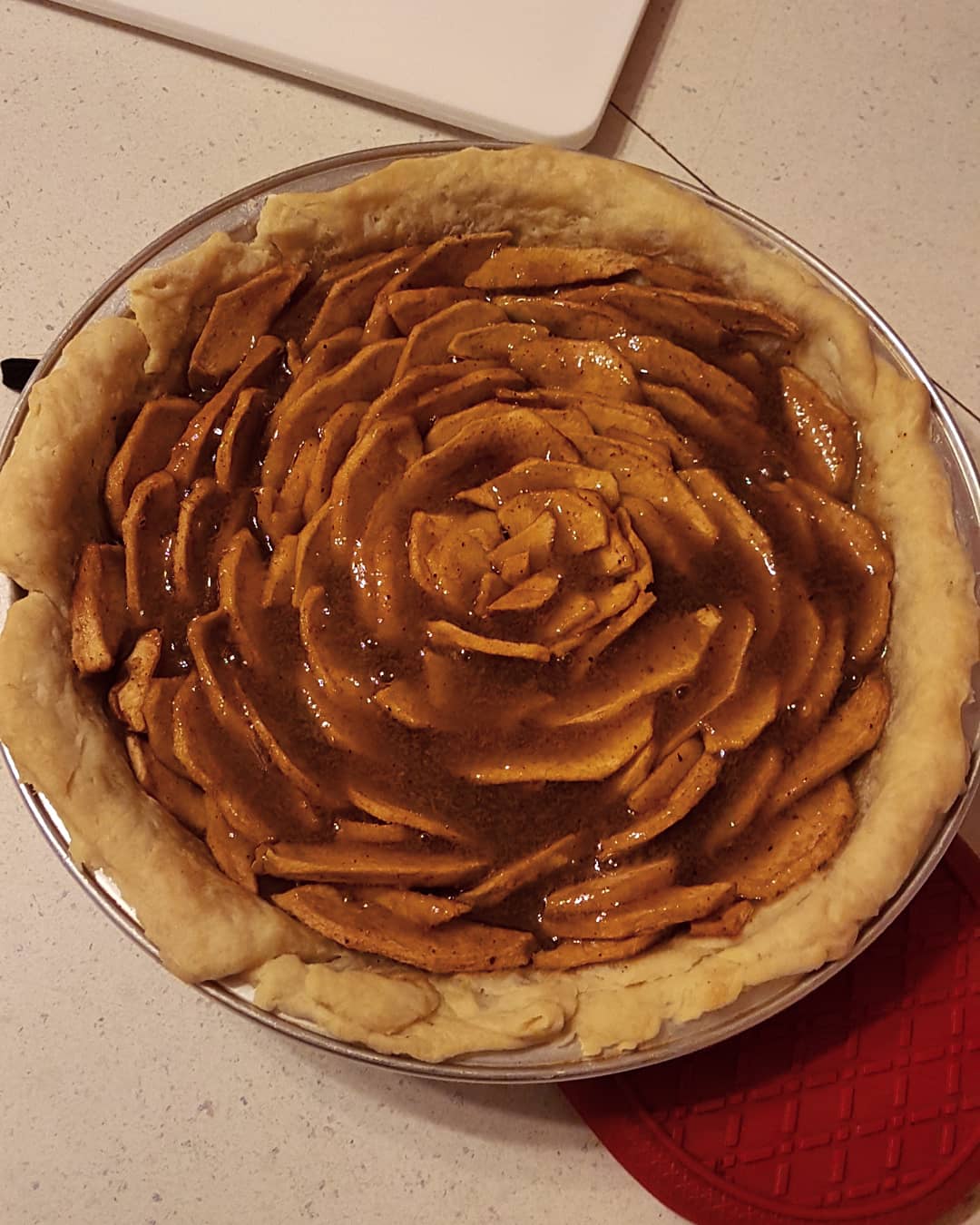 [Homemade] Caramel Rose Apple Pie r/food