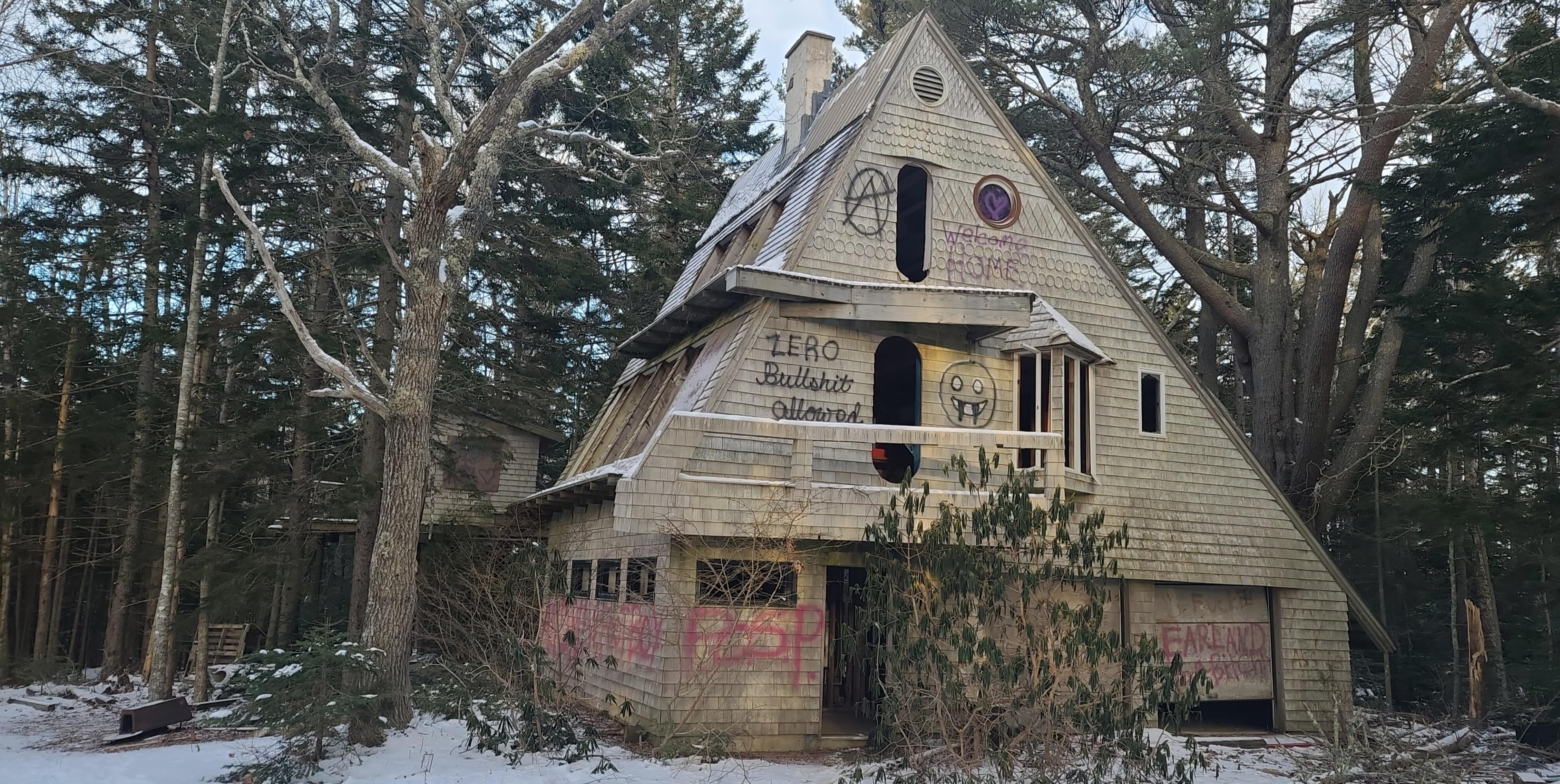 Alien House, Maine r/AbandonedPorn