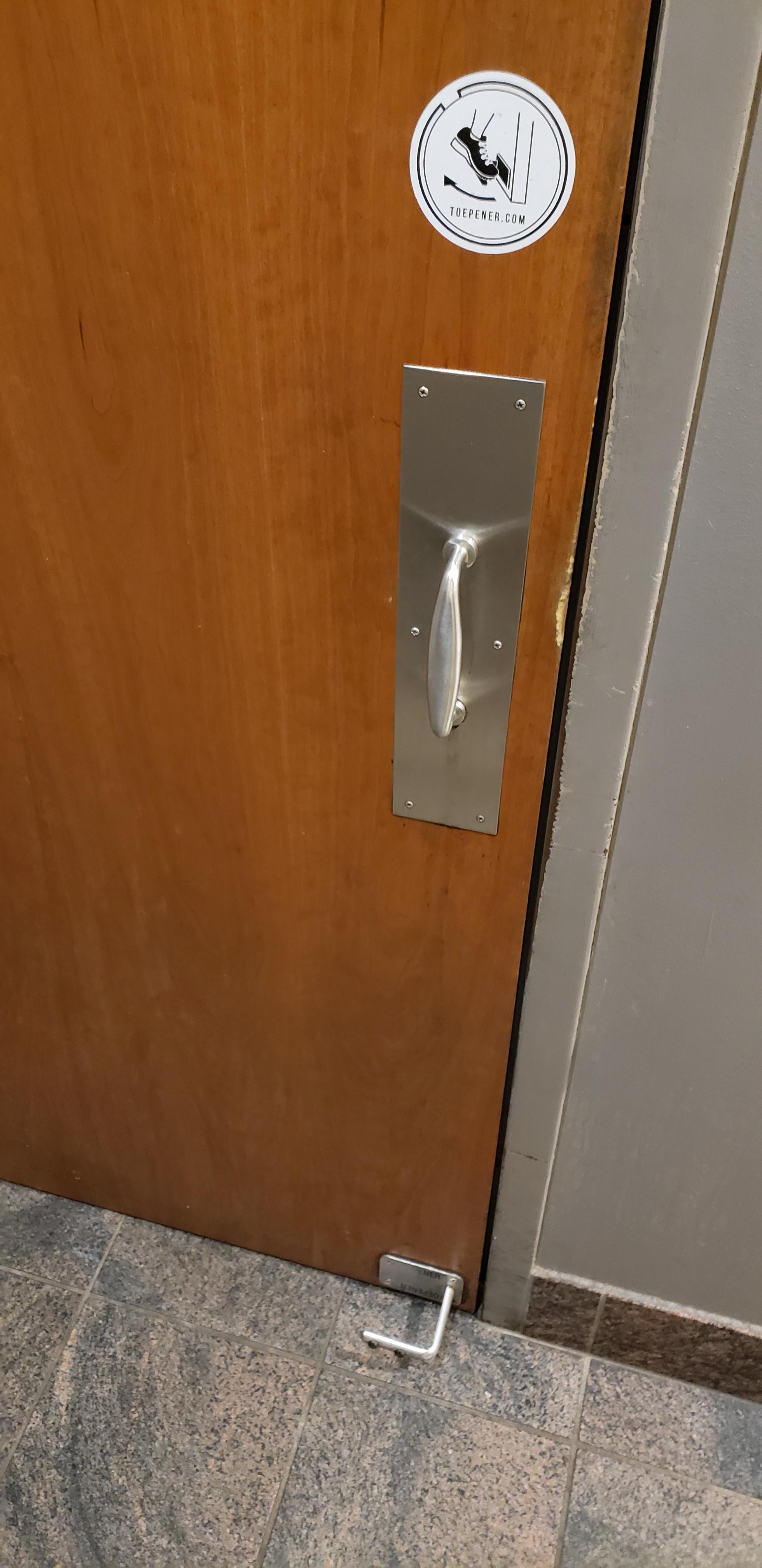 This door foot handle for restroom doors r/mildlyinteresting