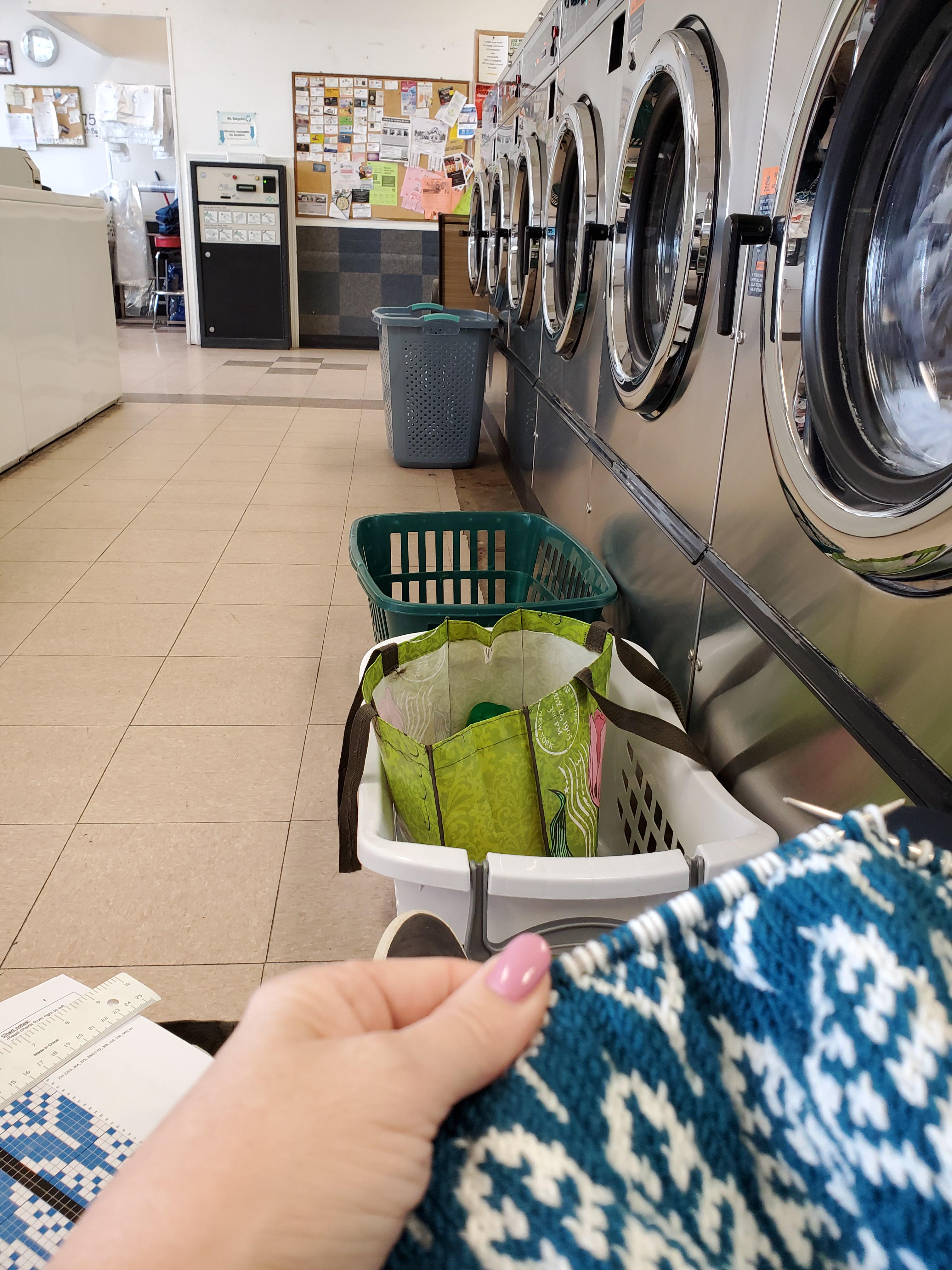 Broken washing machine = knitting time at the laundromat! r/knitting