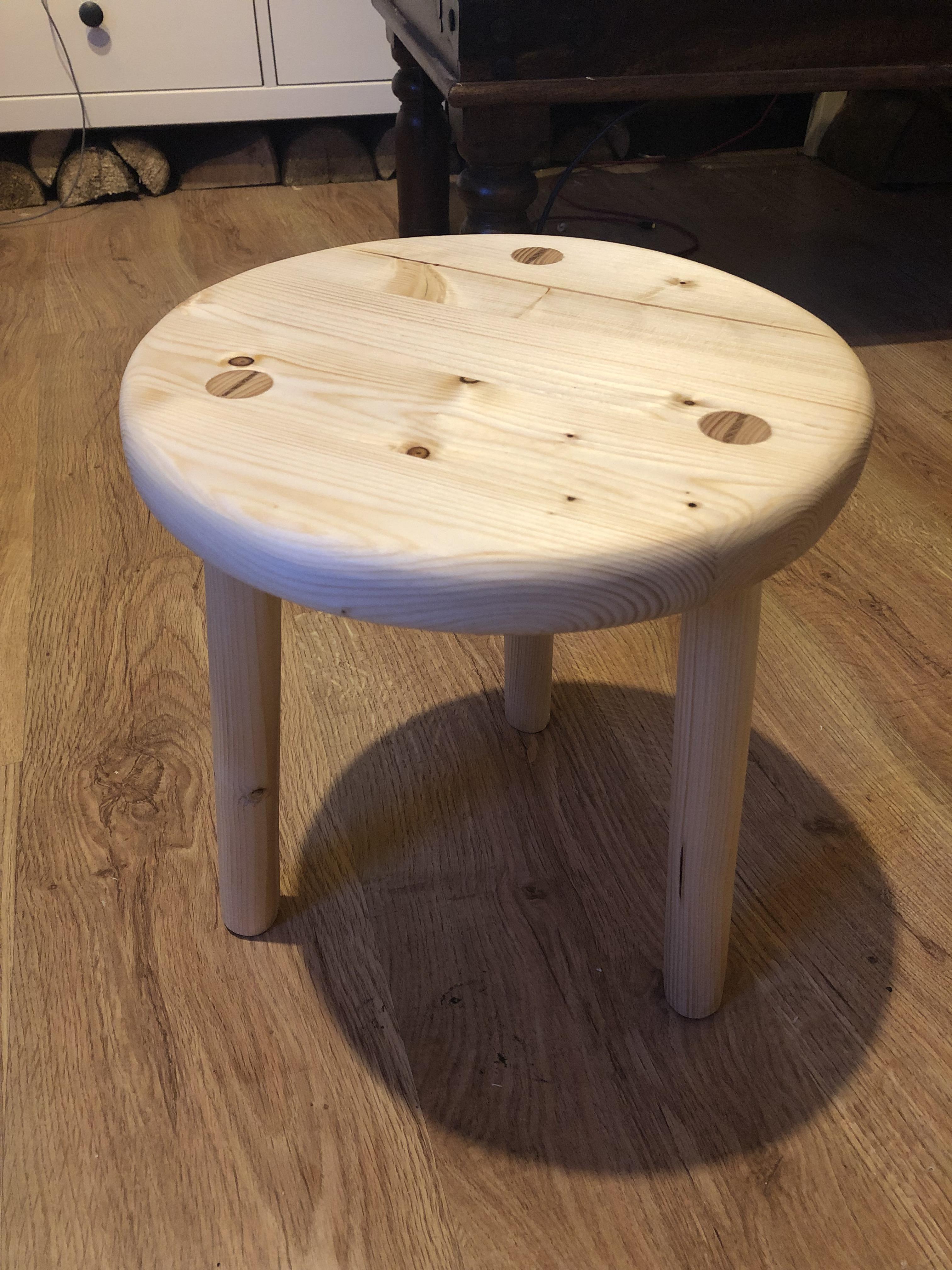 I made a stool. r/BeginnerWoodWorking