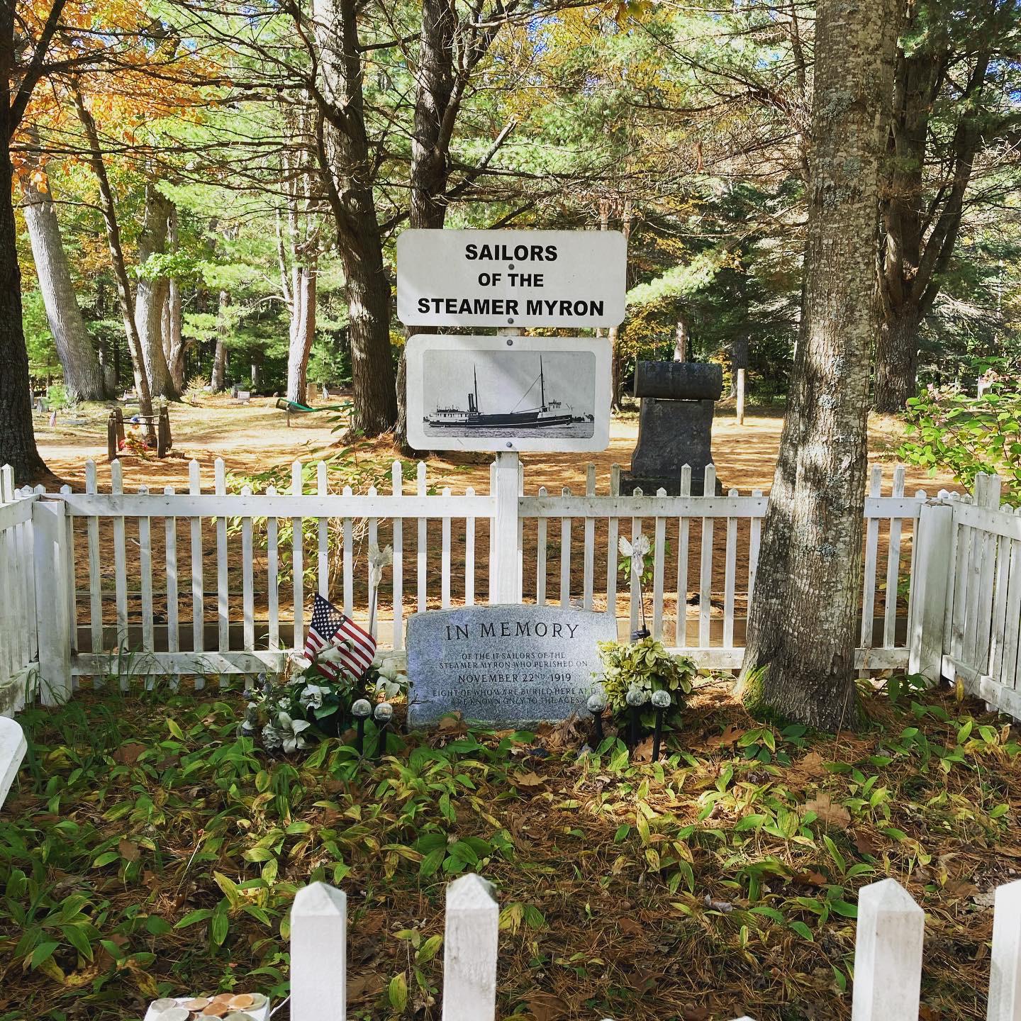 Mission Hill Cemetery, Chippewa county, Michigan r/CemeteryPorn