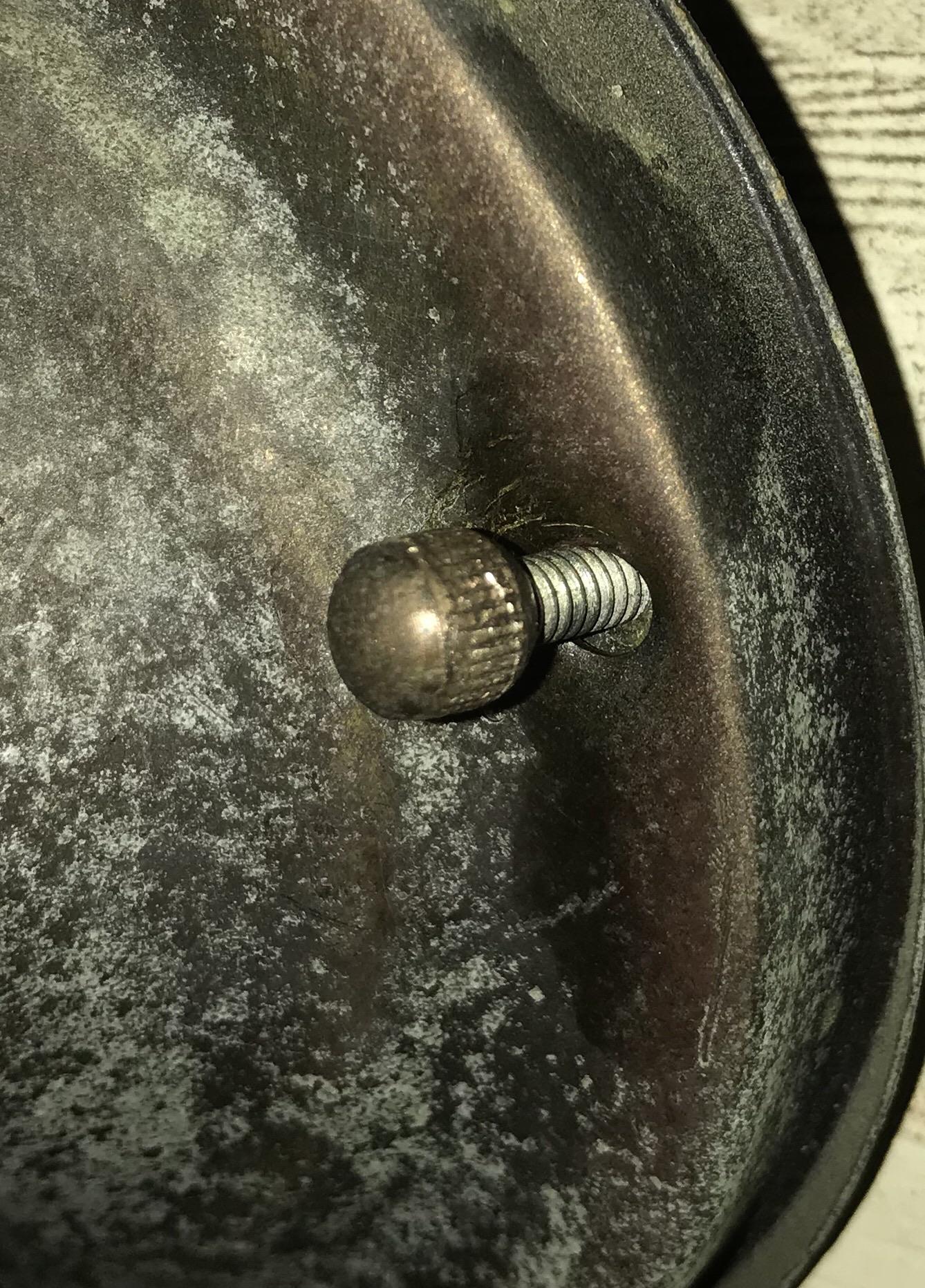 Screw cap is stuck, how do I get this thing off? r/fixit