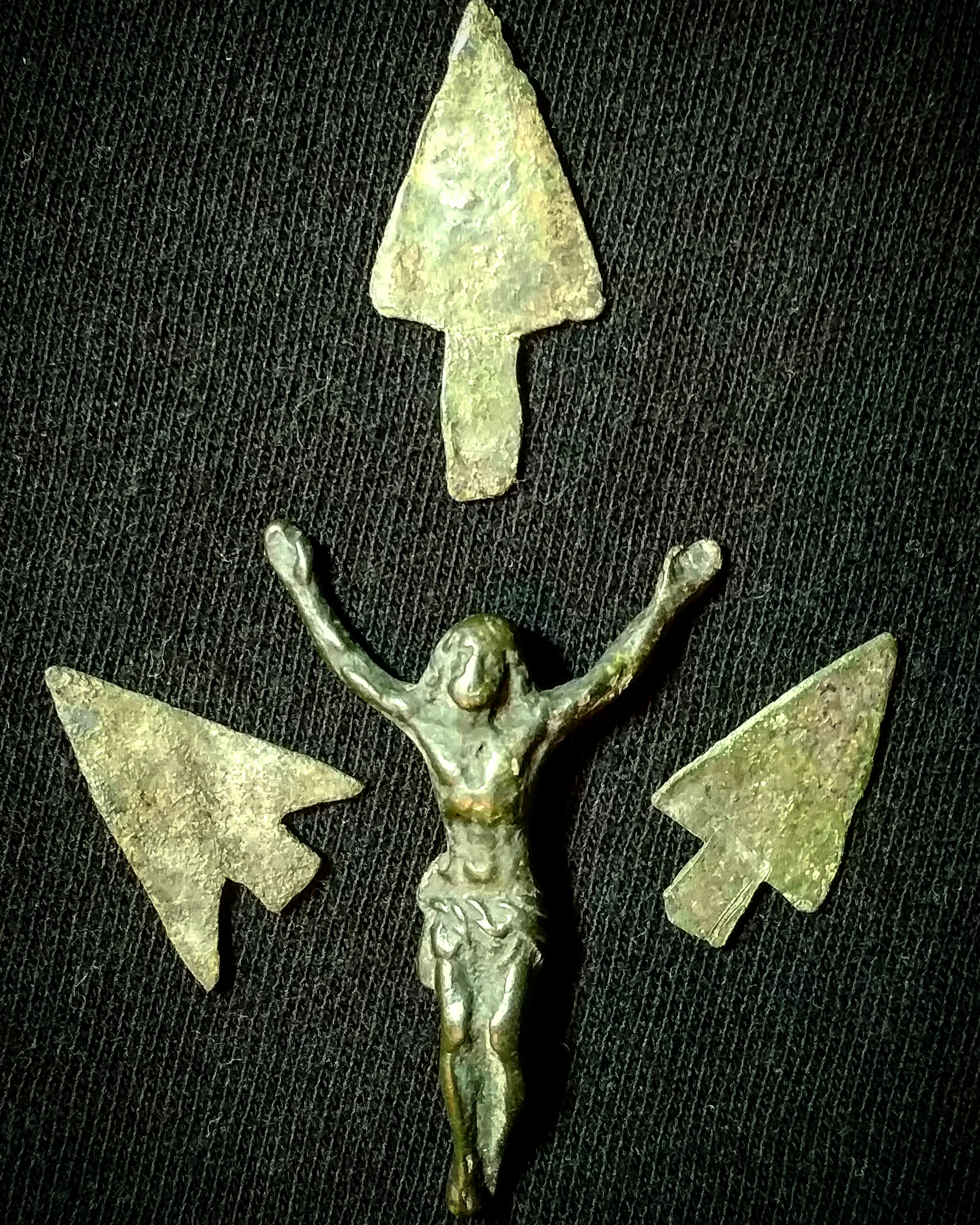 Corpus off a crucifix and trade kettle arrow points. Still one of my