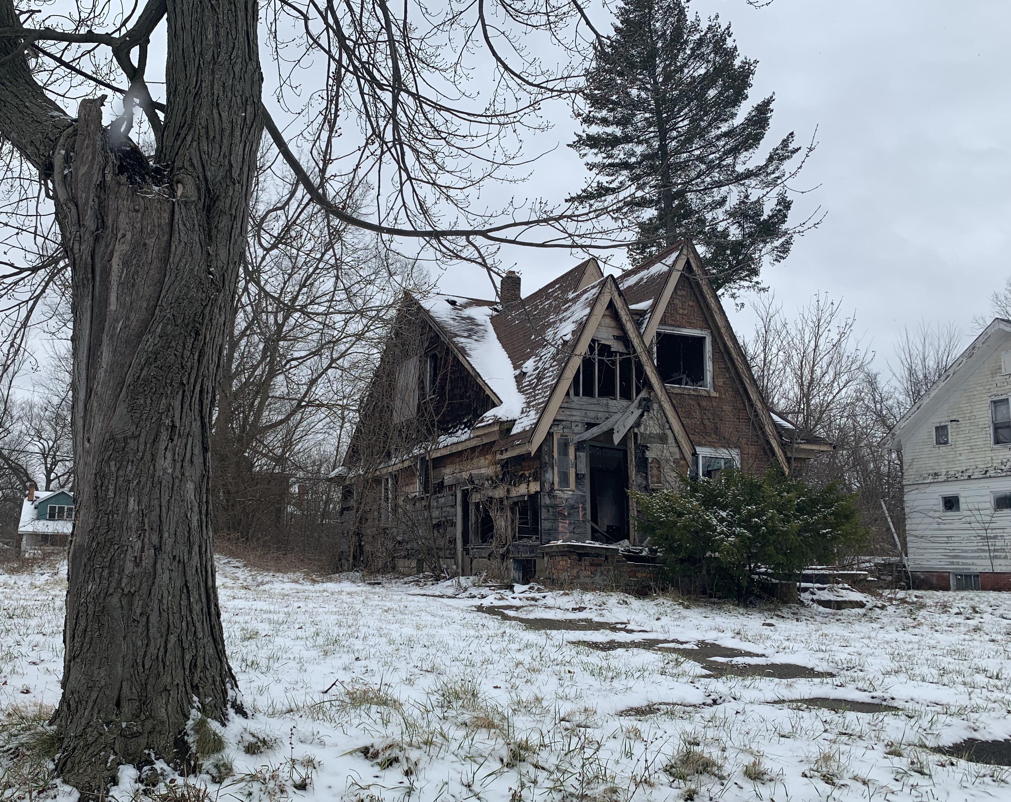 7 mile & Woodward Ave. Detroit, MI r/UrbanHell