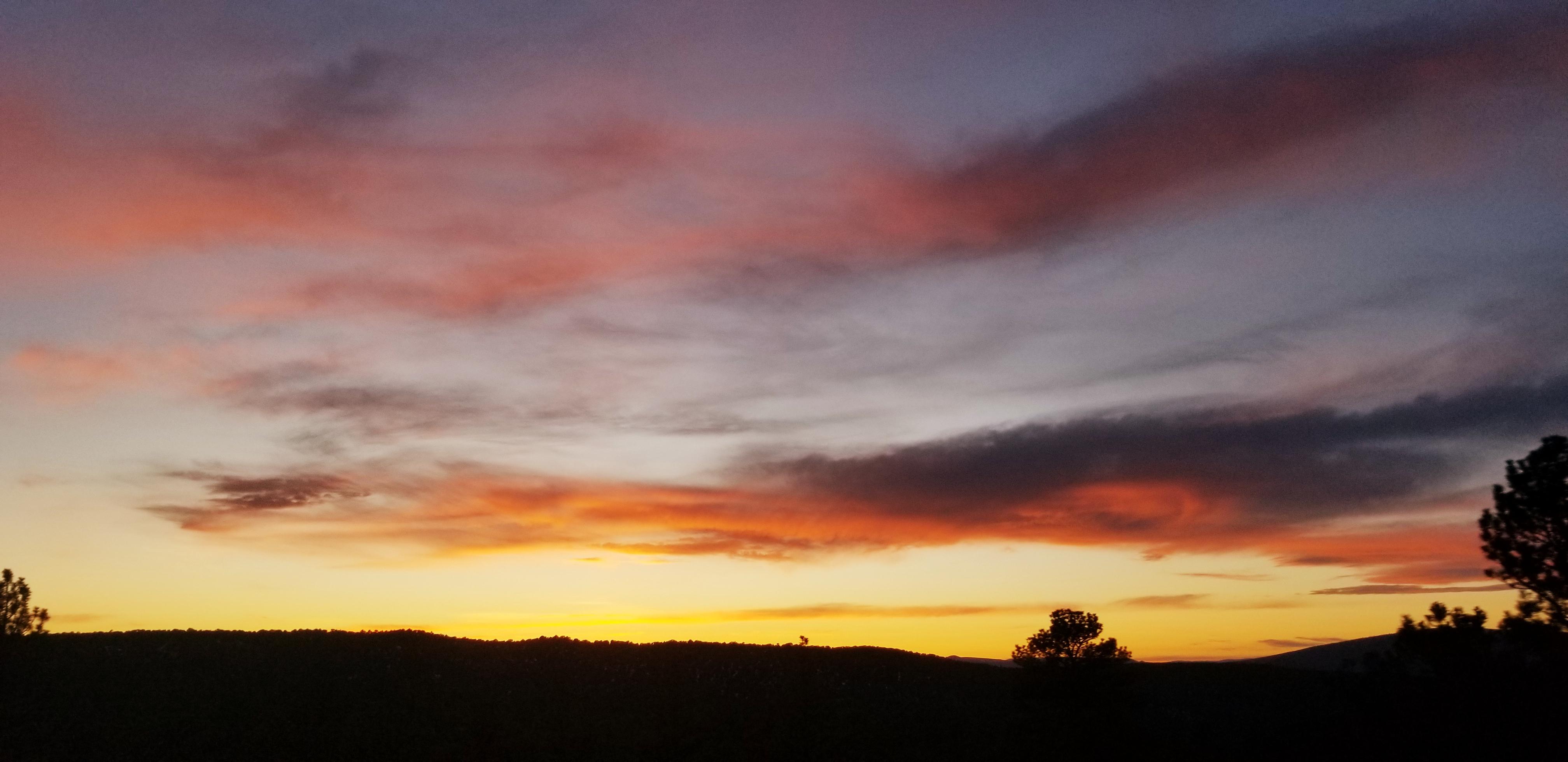 Sunset in Espanola, New Mexico r/pics
