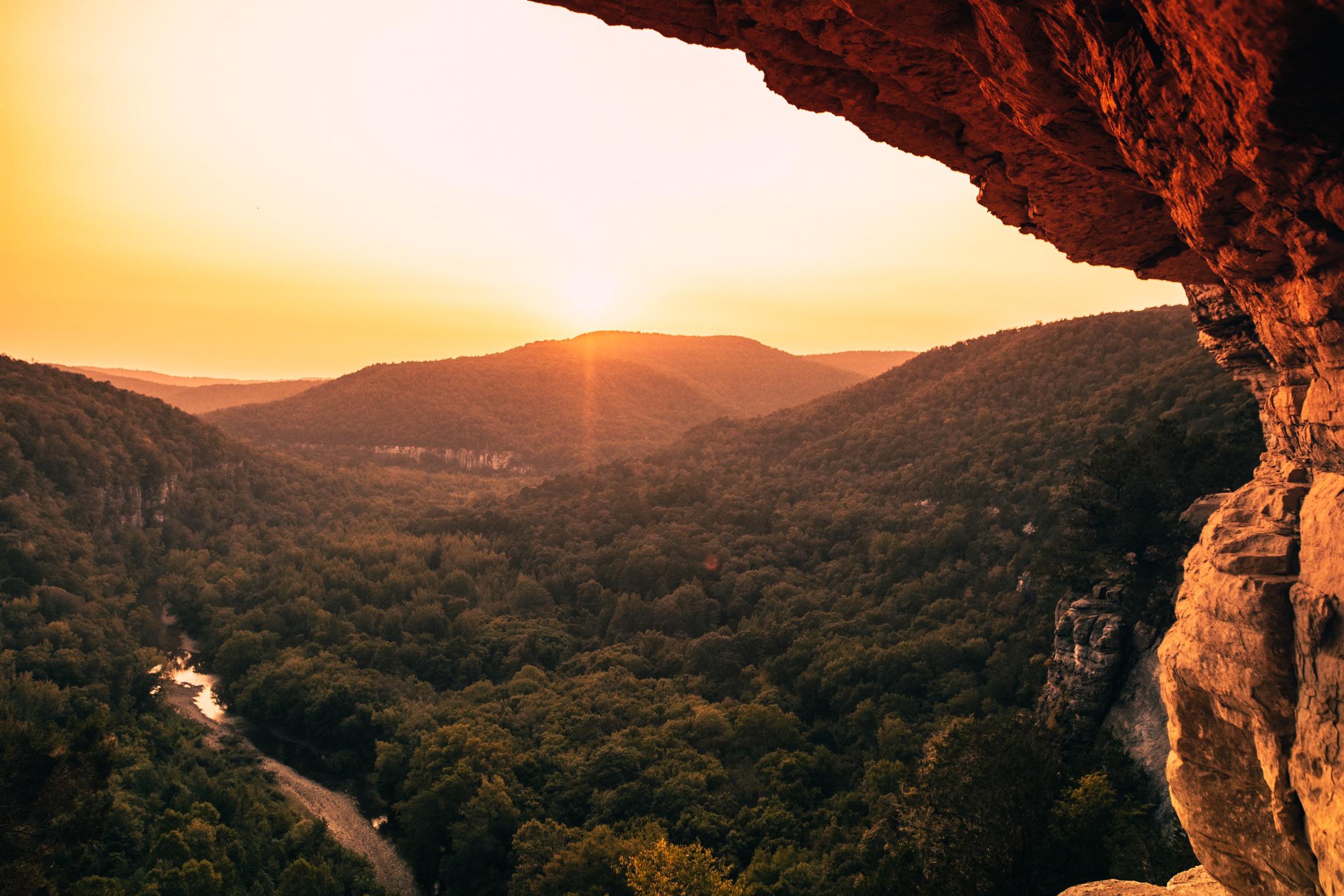Sunset at Goat Trail (Big Bluff) Ponca, Arkansas [OC] [2304x1535] r