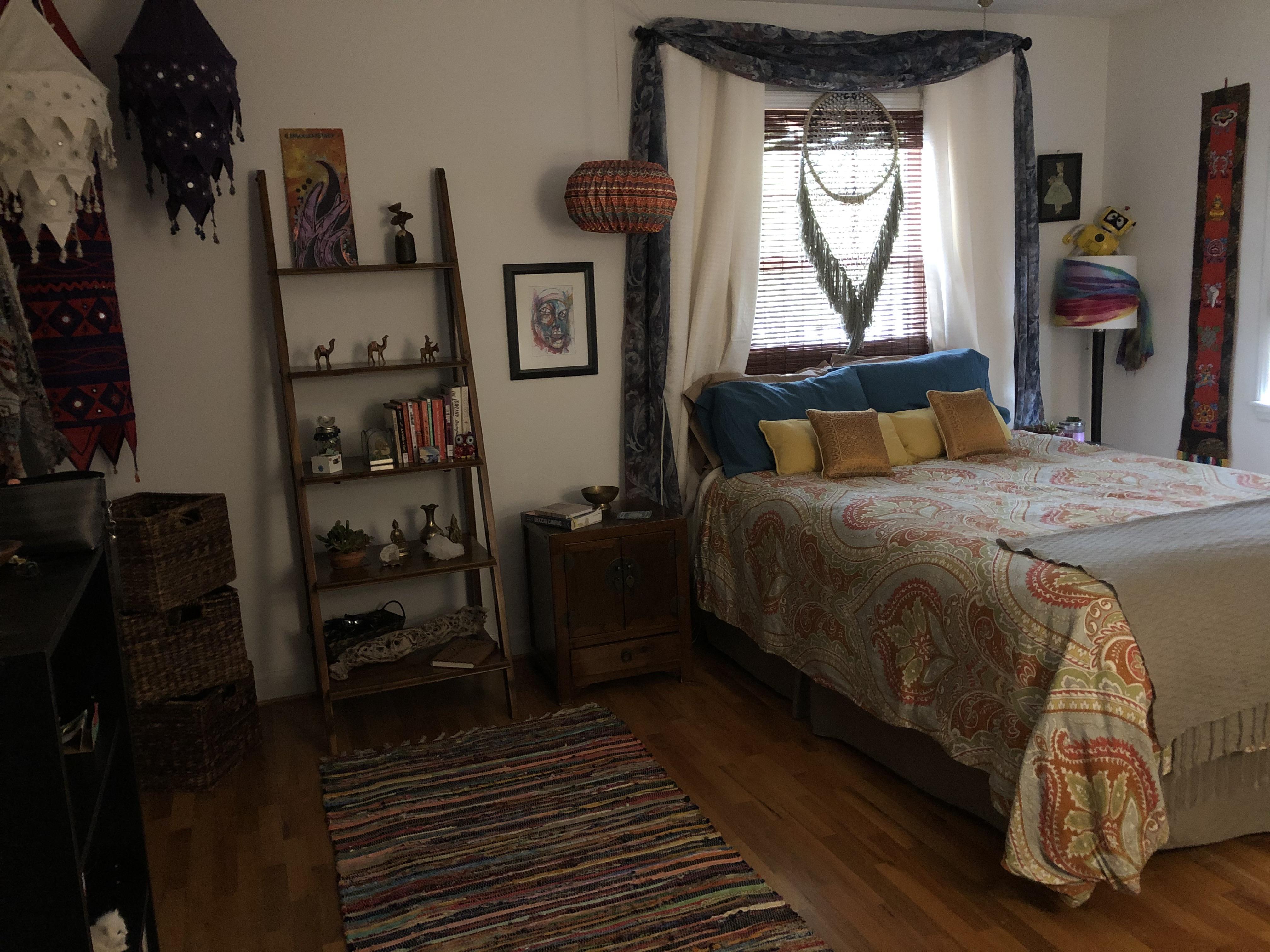 My little bedroom makes me feel snuggly & relaxed 😌 r/CozyPlaces
