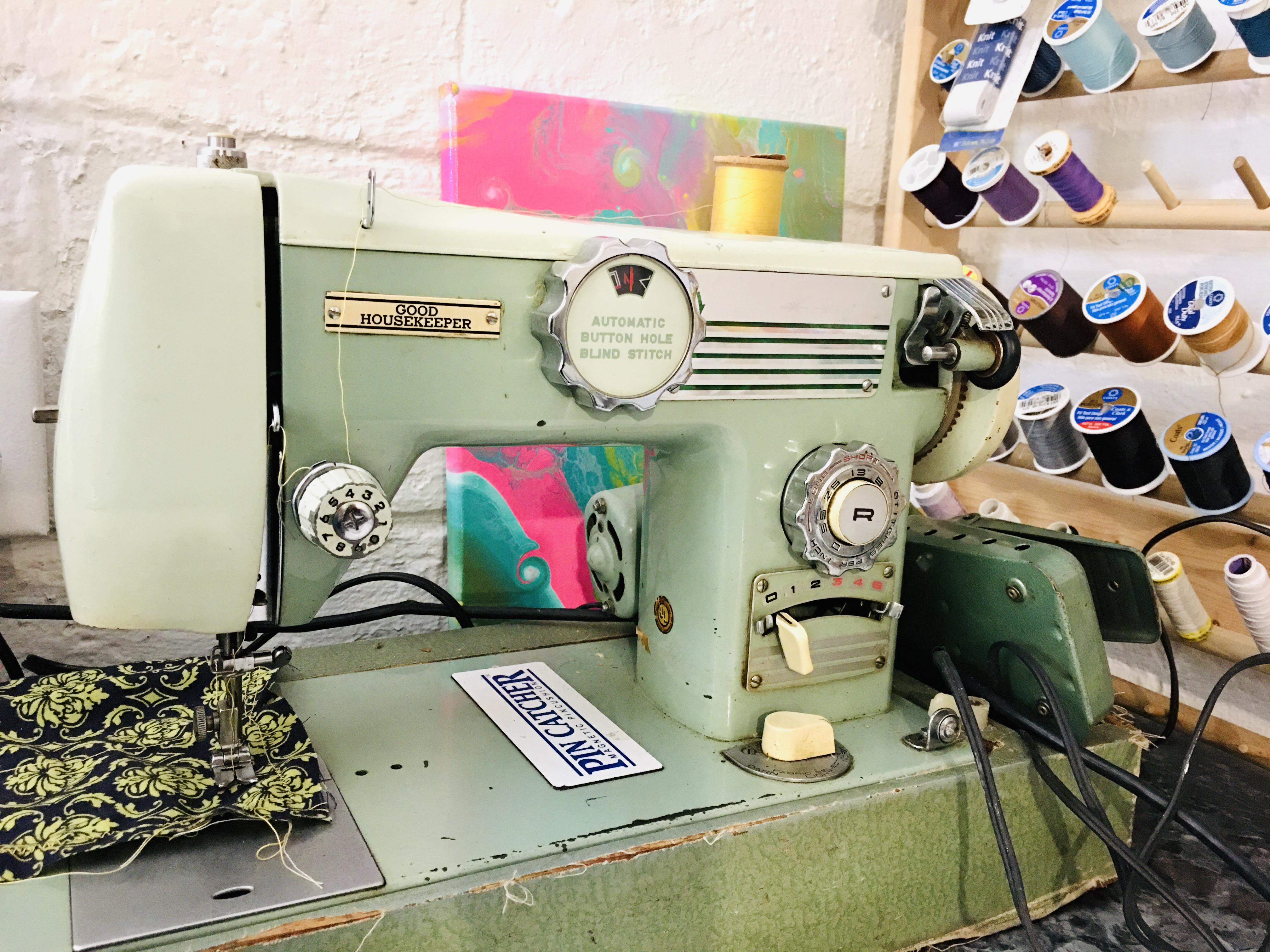 Vintage Good Housekeeping sewing machine model 970 serial?21381 I