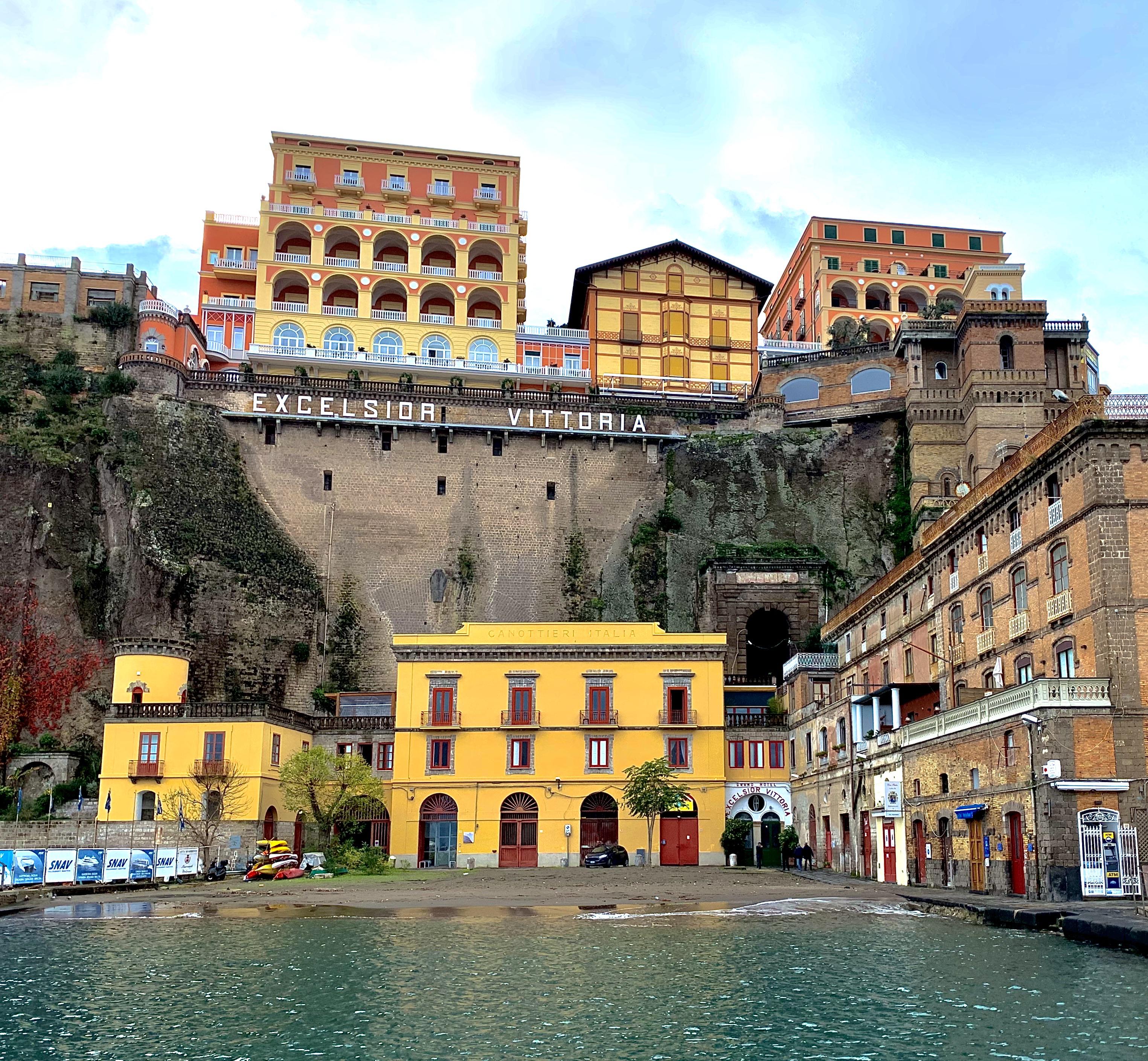 Excelsior Vittoria Hotel in Sorrento, Italy. r/AccidentalWesAnderson