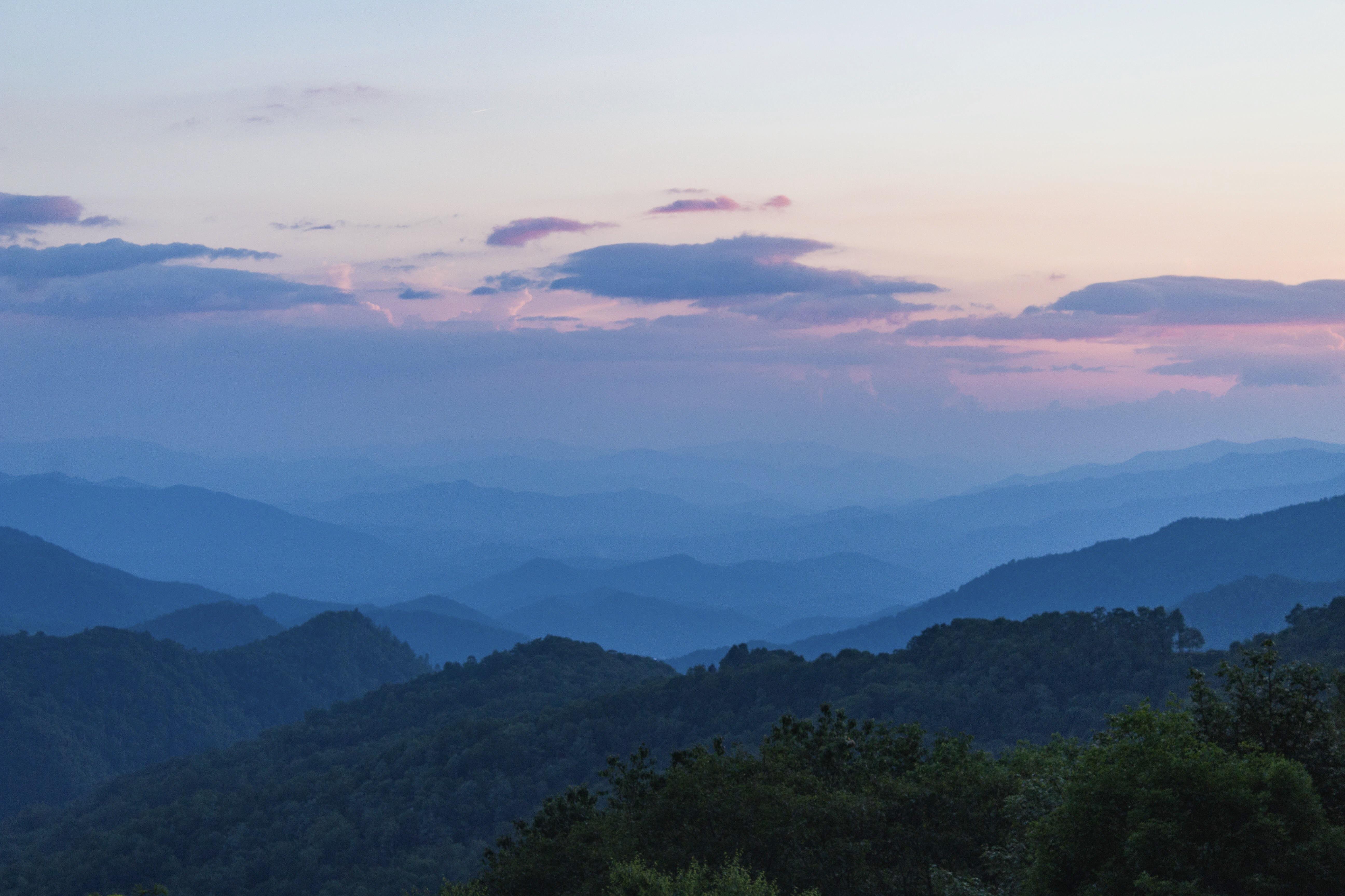 Sunset over the mountains of Western North Carolina [OC] [5184x3456