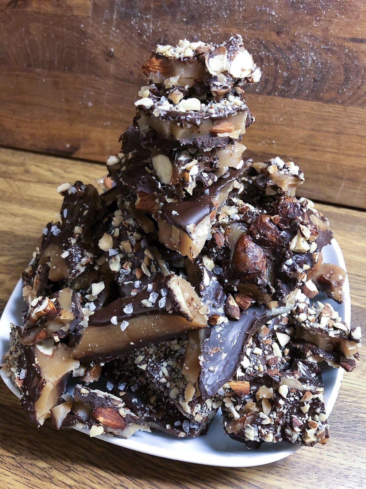 Salted Dark Chocolate Almond Toffee [Homemade] r/food