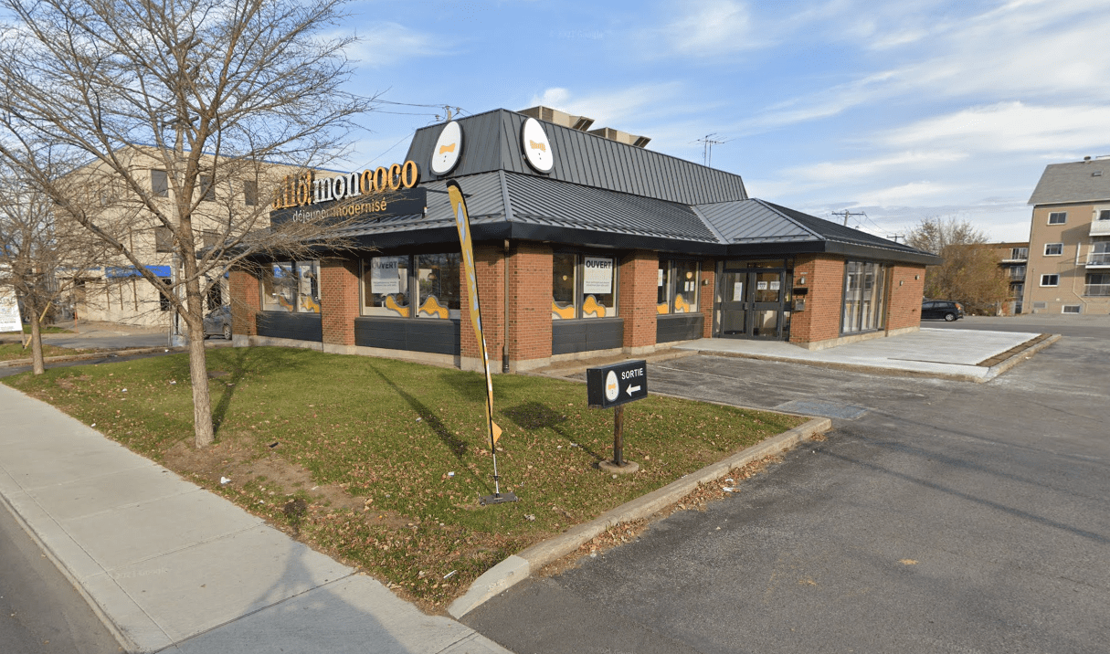 Former Pizza Hut, now a breakfast restaurant Allô! mon coco in Pointe