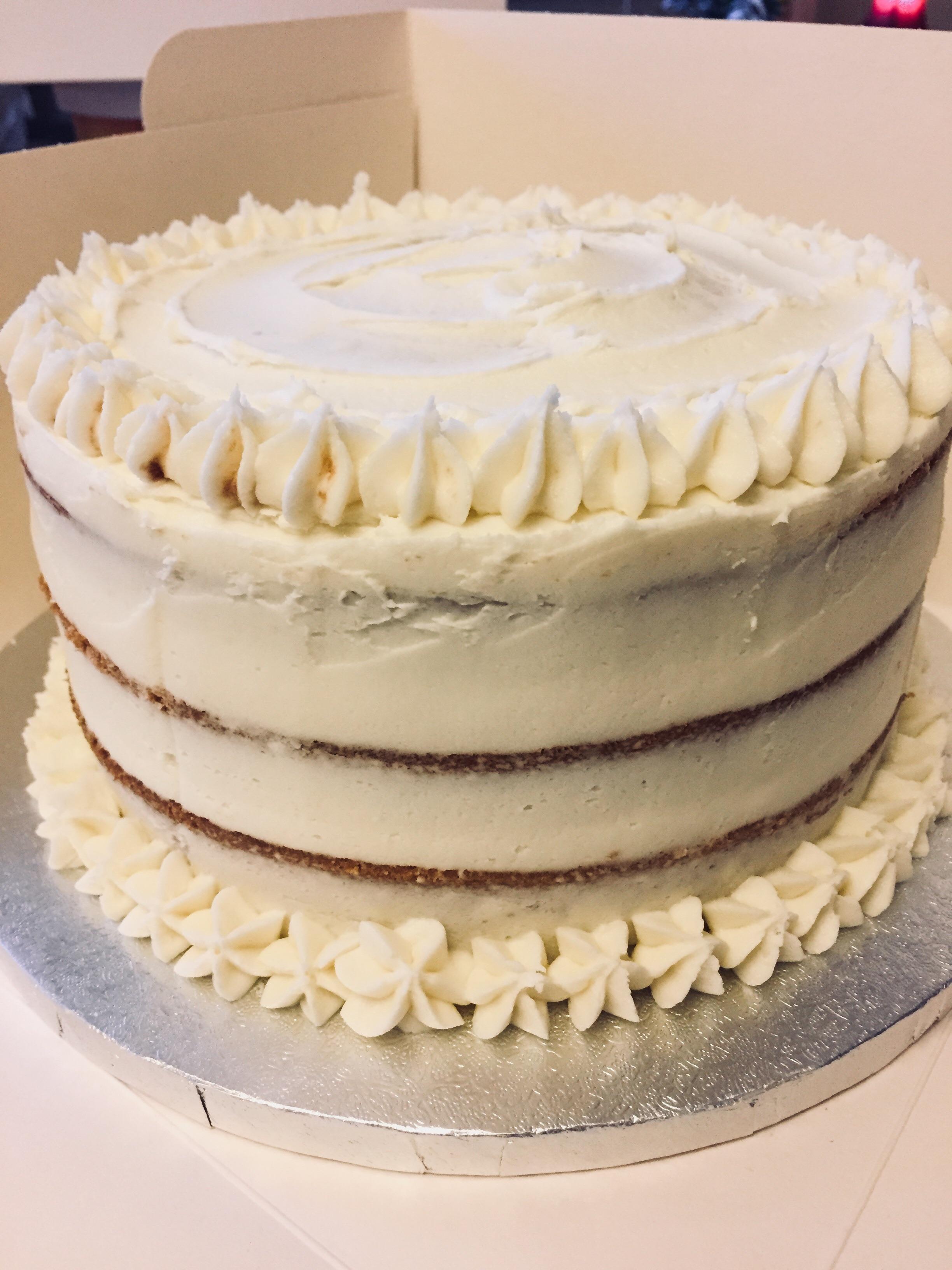Salted caramel cake with white chocolate buttercream 🌱 r/VeganBaking