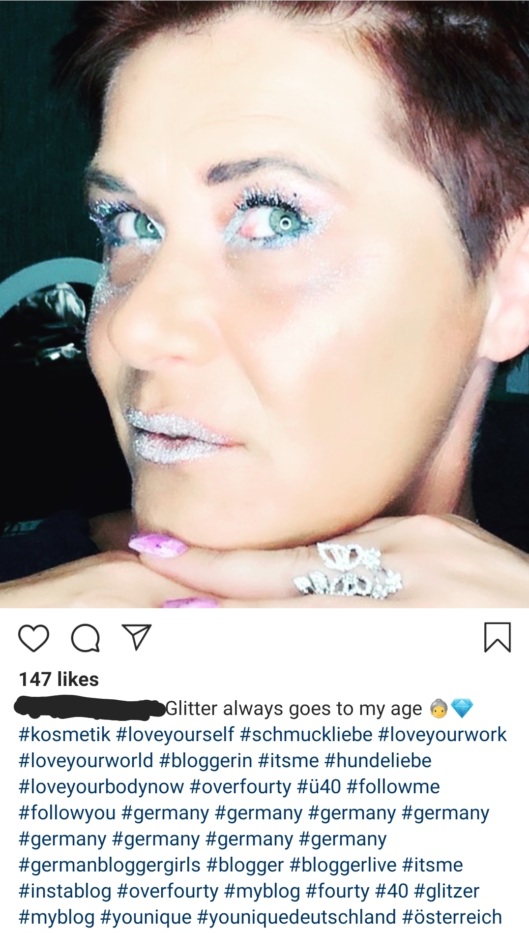 I cant imagine how that glitter would feel, getting everywhere r