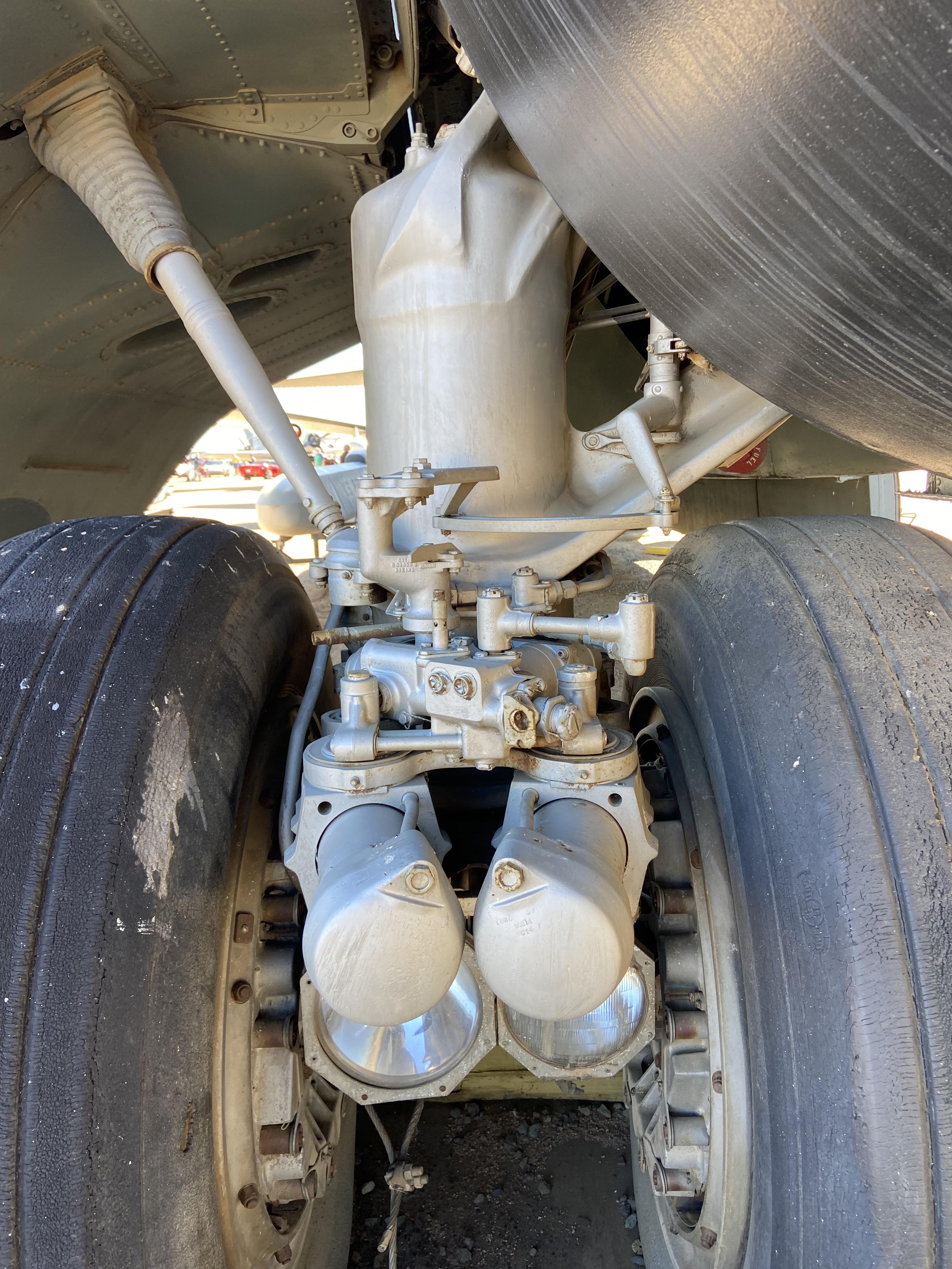The right forward landing gear of a B52 bomber r/MachinePorn