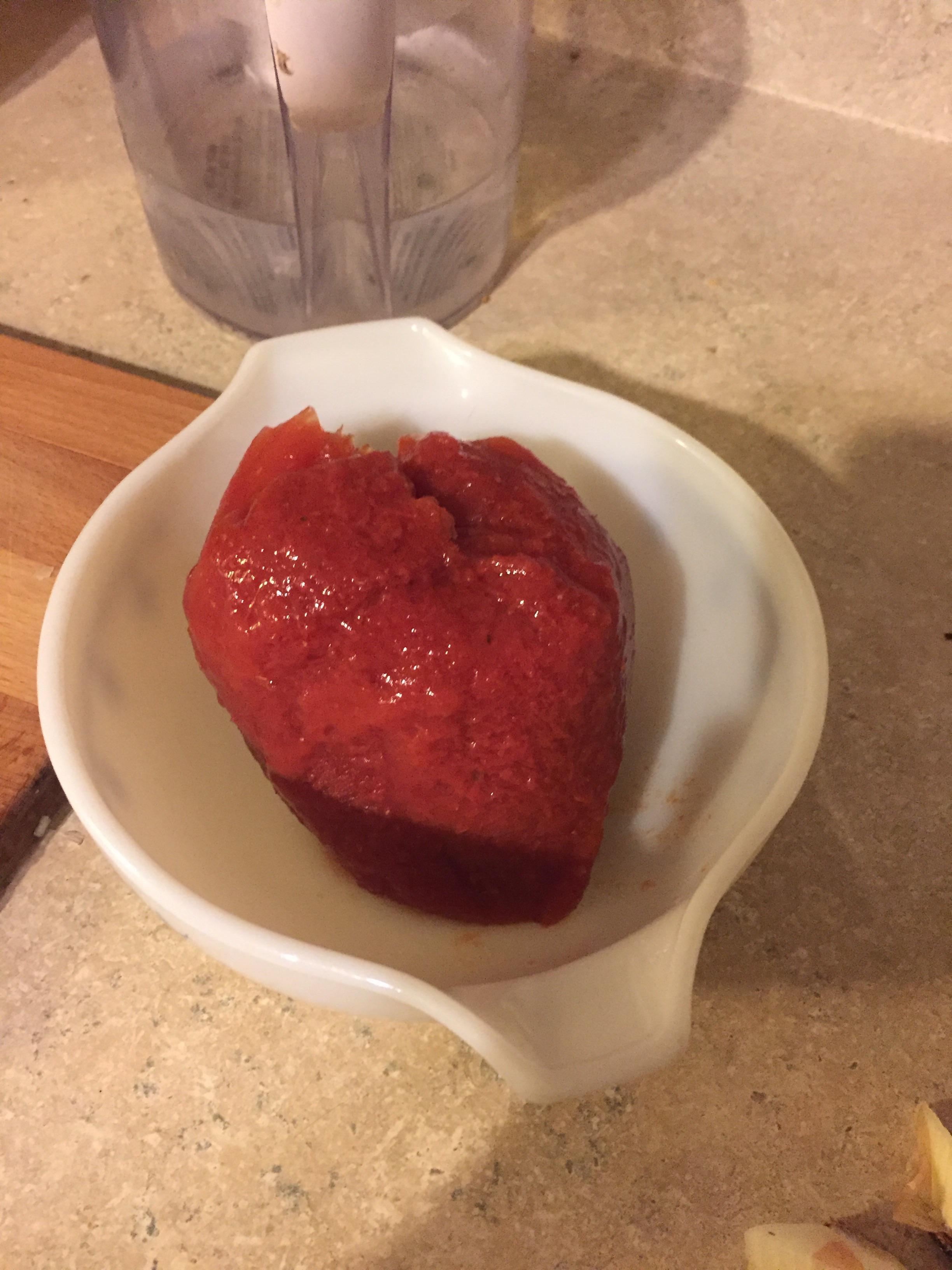 My frozen tomato sauce looks like a human heart mildlyinteresting