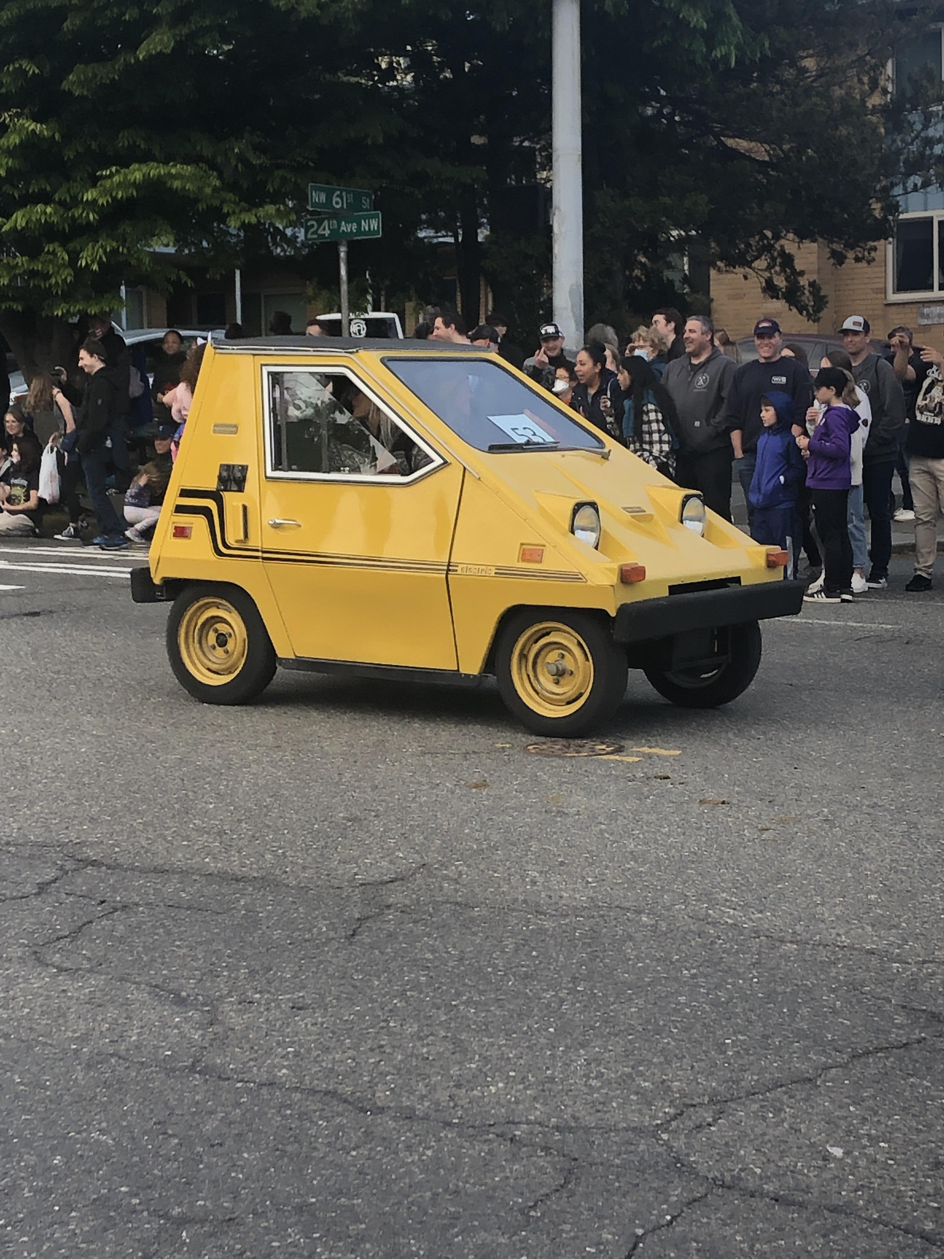 70’s Electric citi car in a parade in Seattle today. r/WeirdWheels