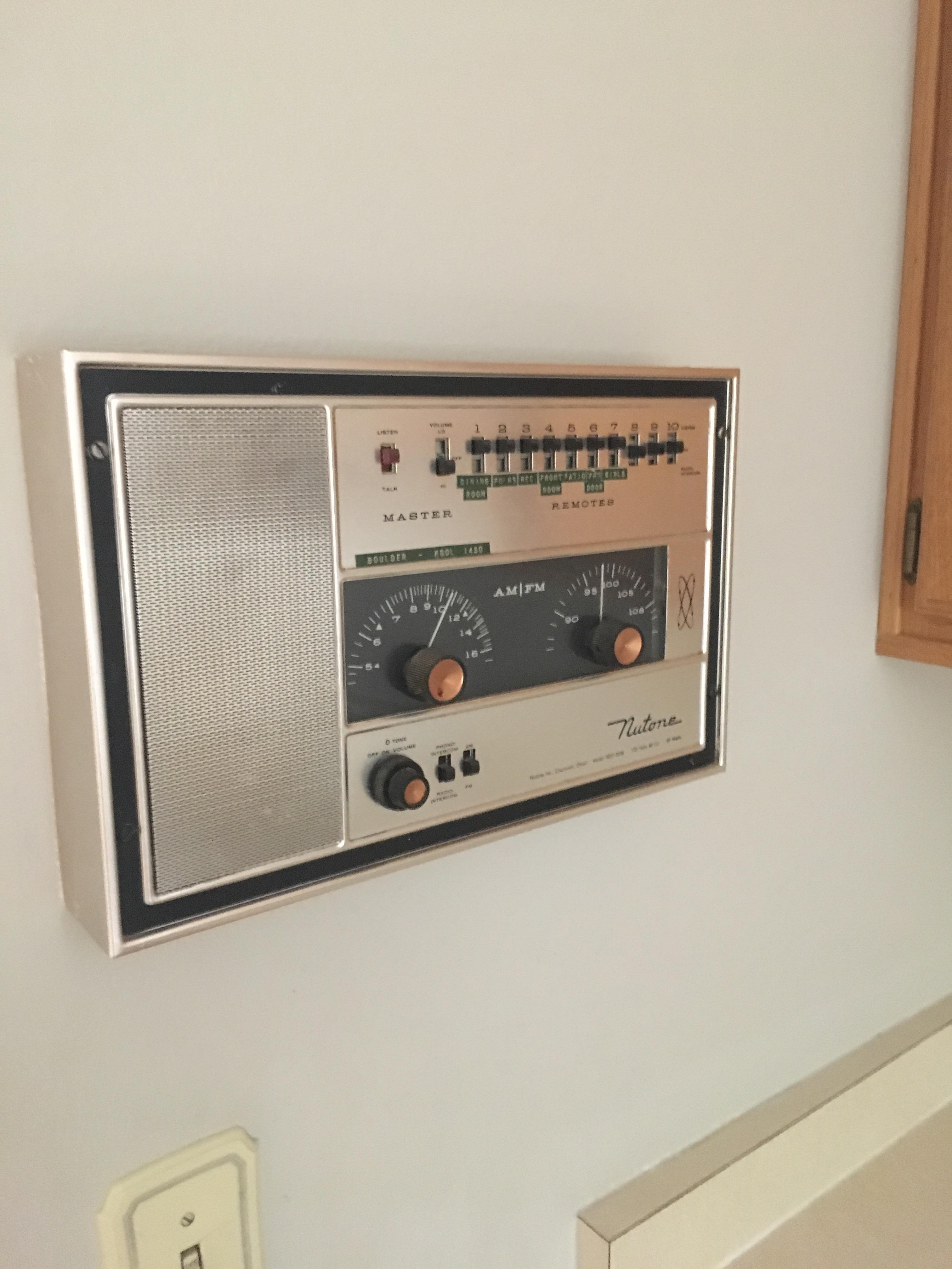 An old AM FM radio in a kitchen r/mildlyinteresting