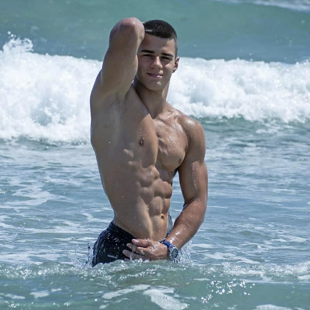 15 Year Old 'Athlete' From My School, 5'7" 165lbs r/nattyorjuice