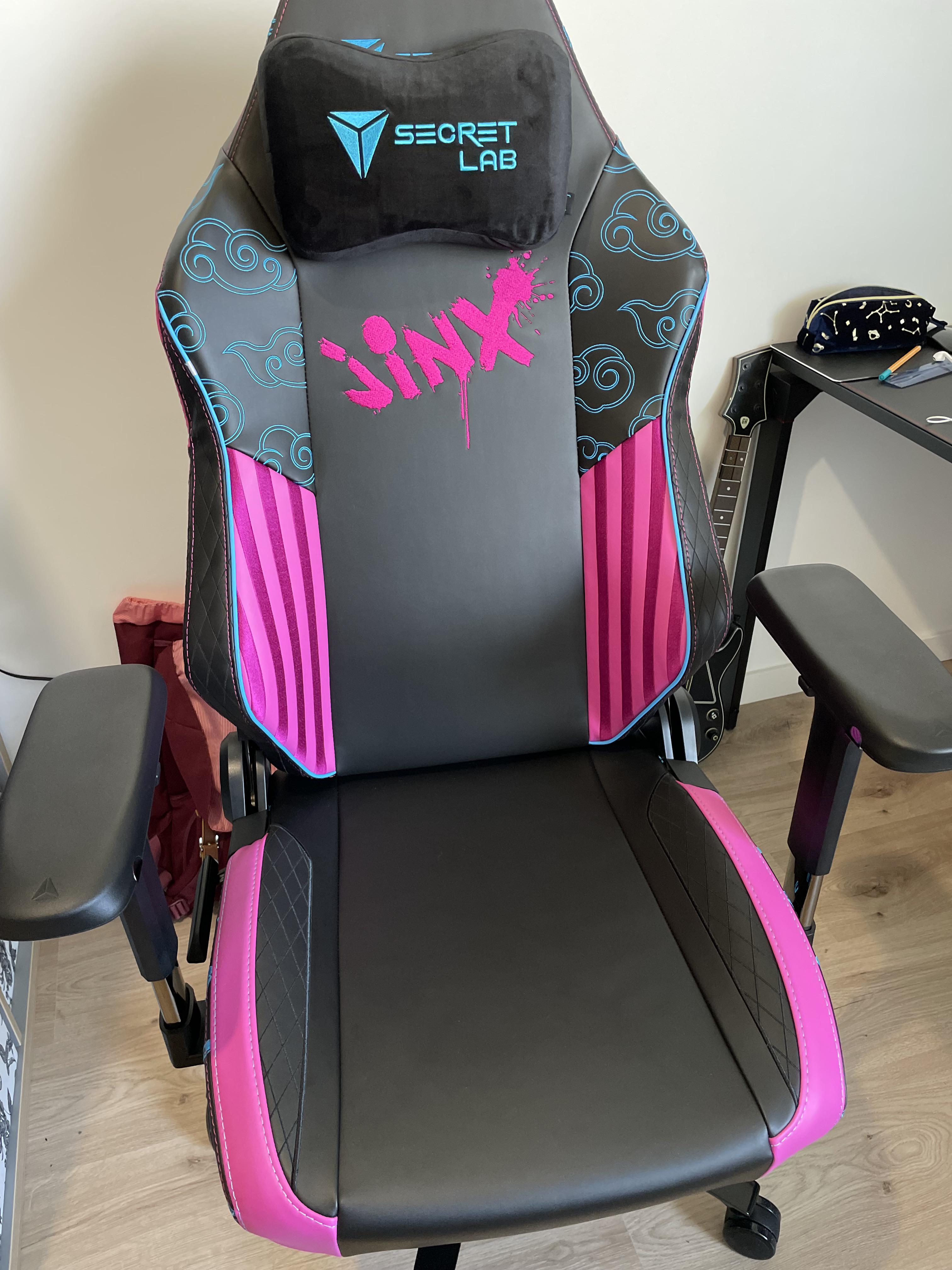 Finally… After 4 months of waiting, my new secretlab Jinx edition