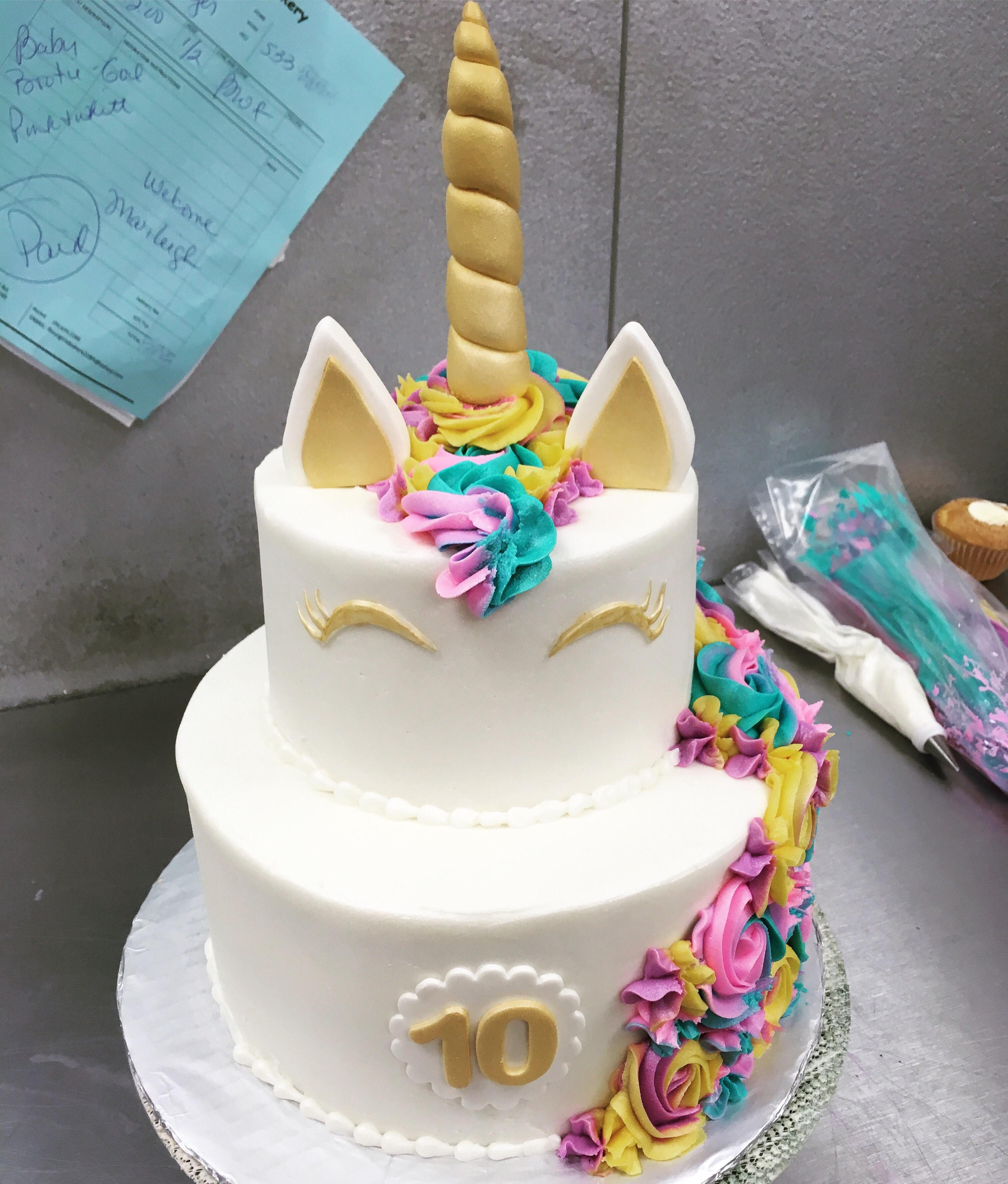 Unicorn cakes are definitely the new trend! r/CAKEWIN