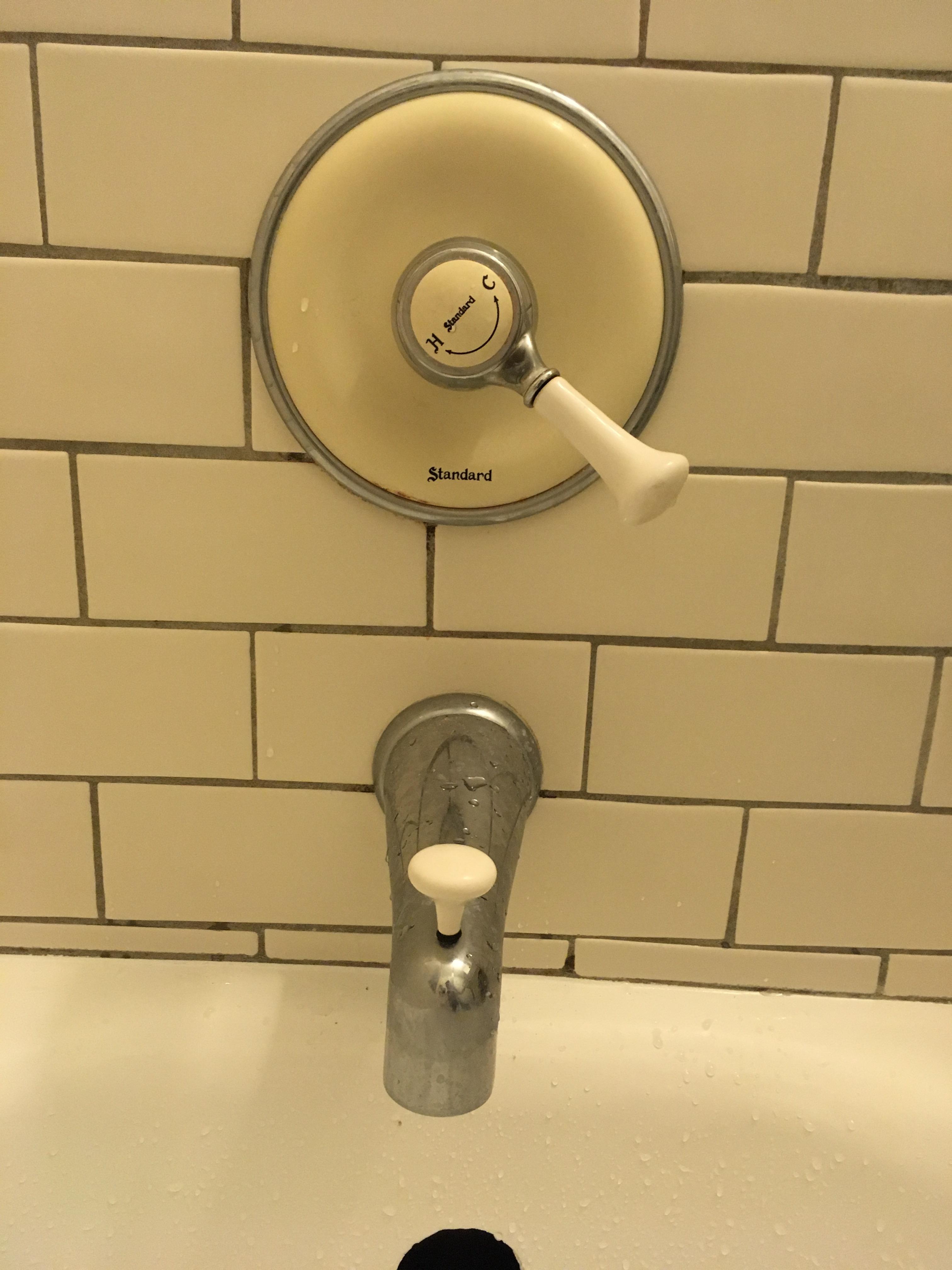 Can’t figure out how to access this. Anyone know how to adjust hot