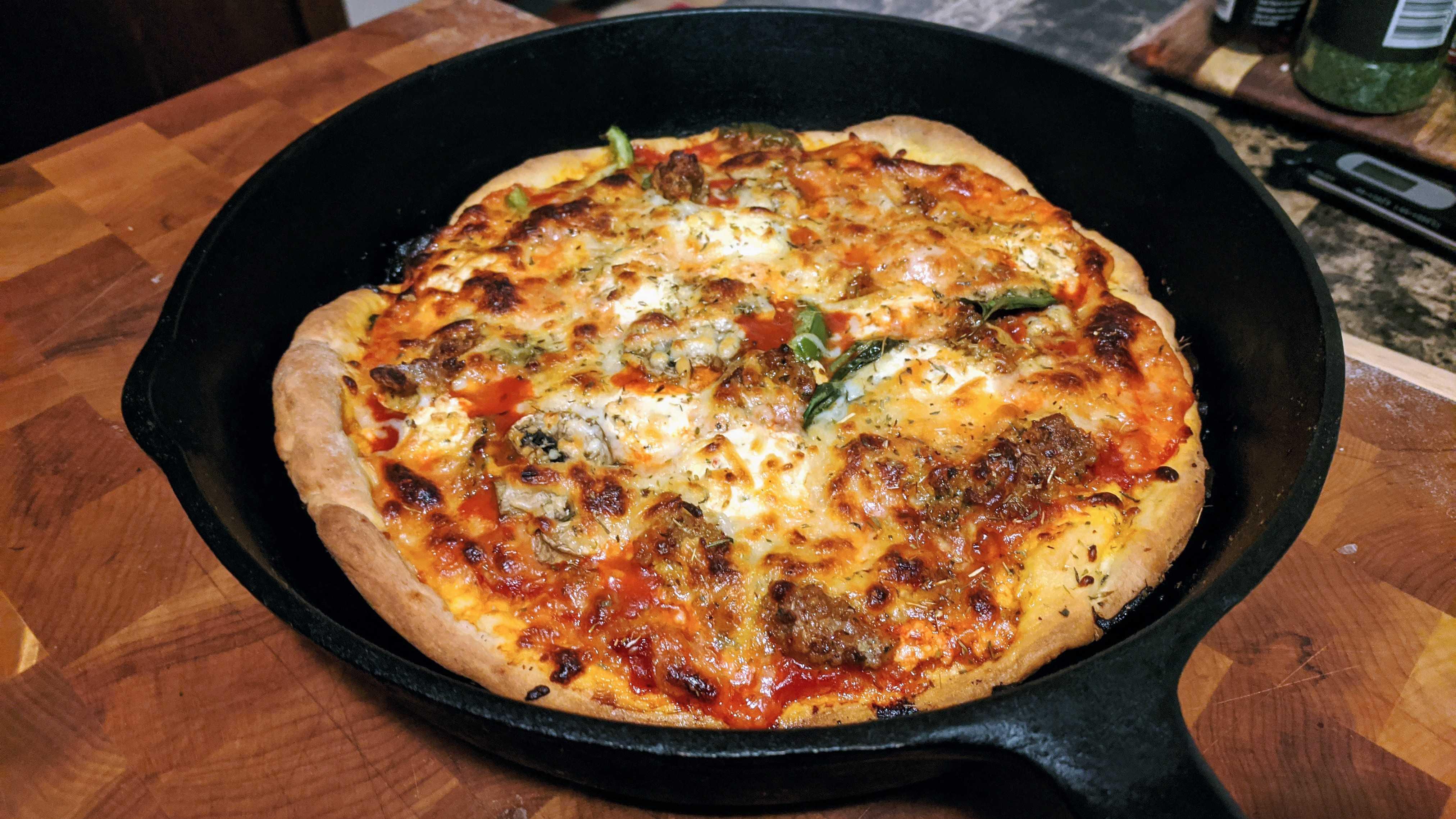 [Homemade] Cast iron skillet pizza r/food