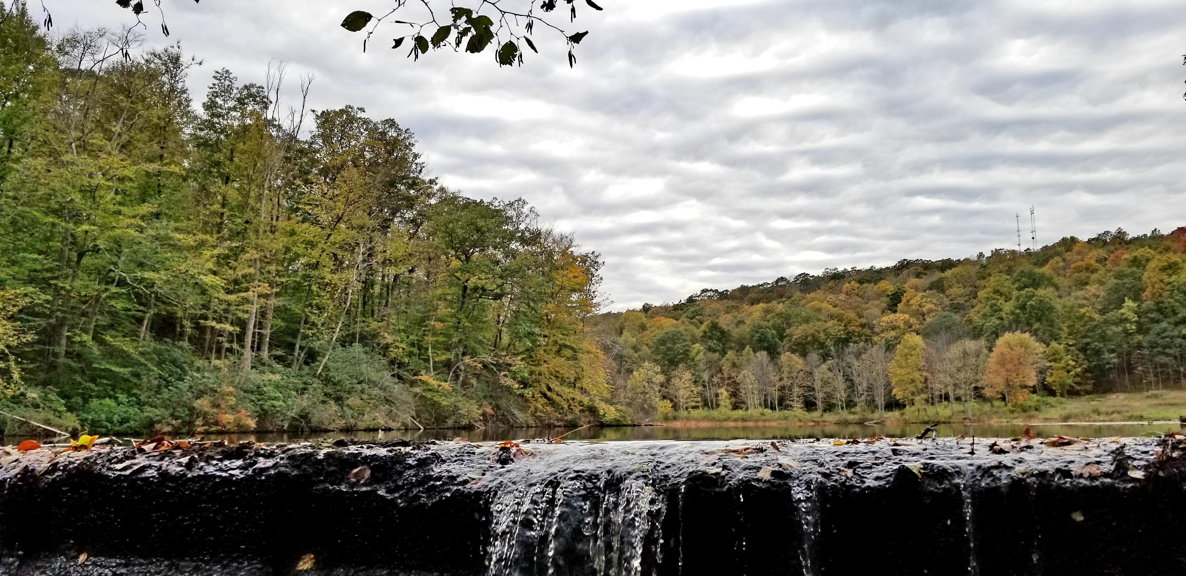 CASCADE LAKE DAM WARWICK NY. r/hiking
