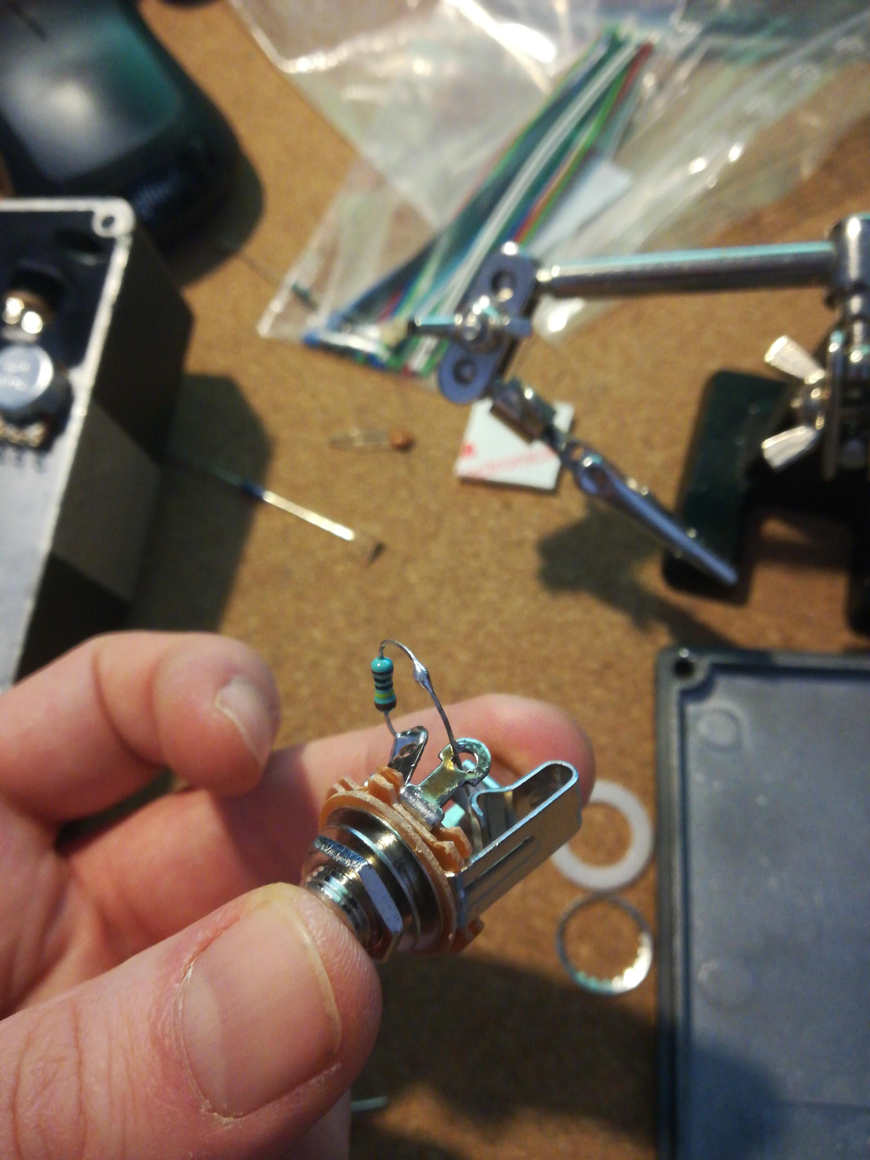 Noob help Solder doesn't stick to jackconnector r/diypedals