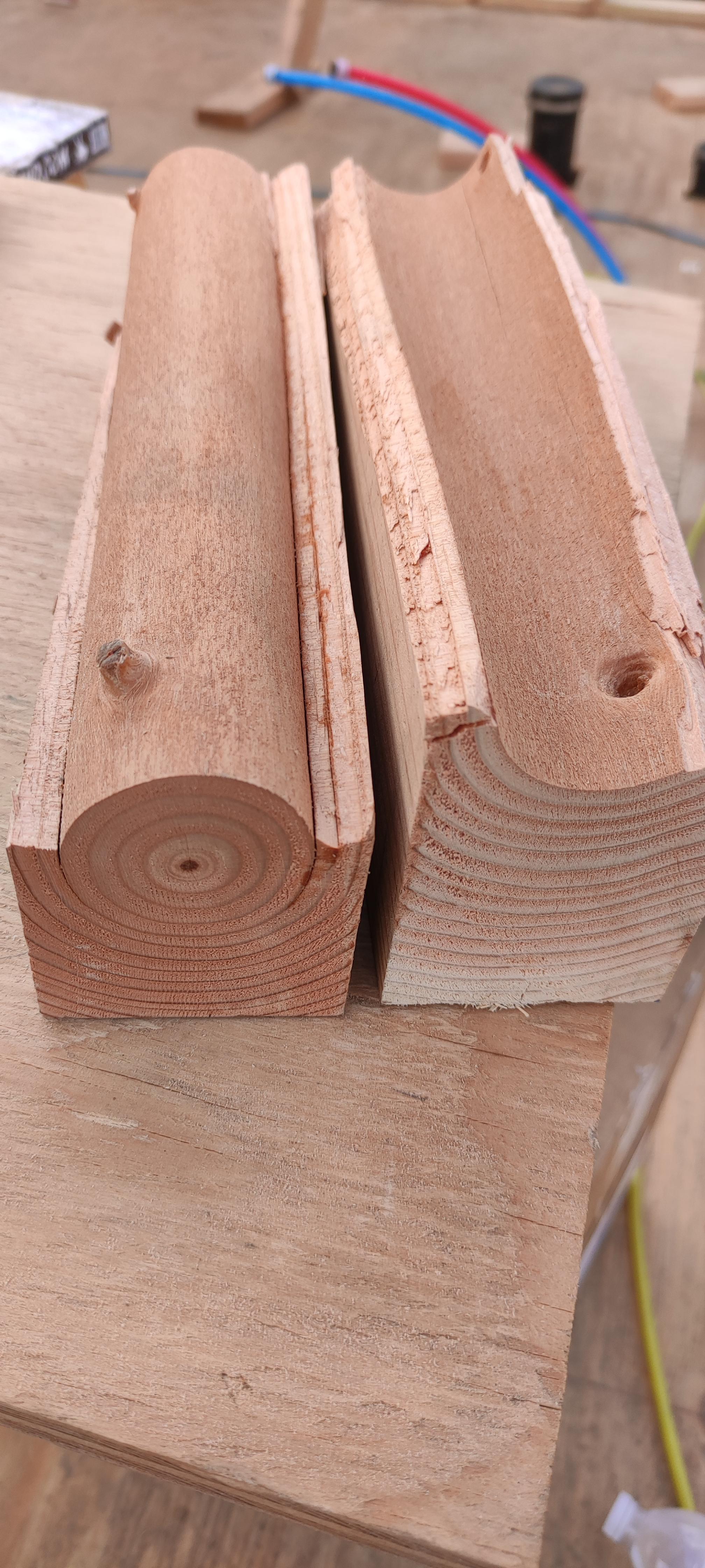 The way this wood split : r/mildlyinteresting