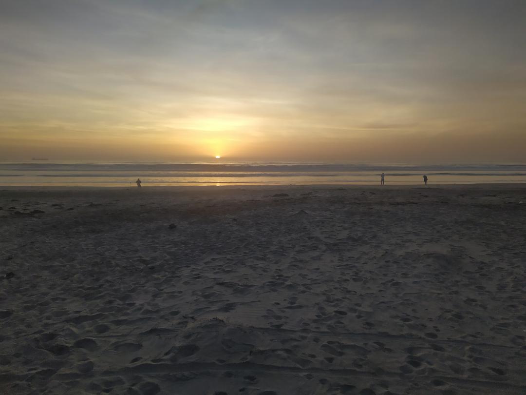 Atardecer en la playa Pacífica r/ensenada