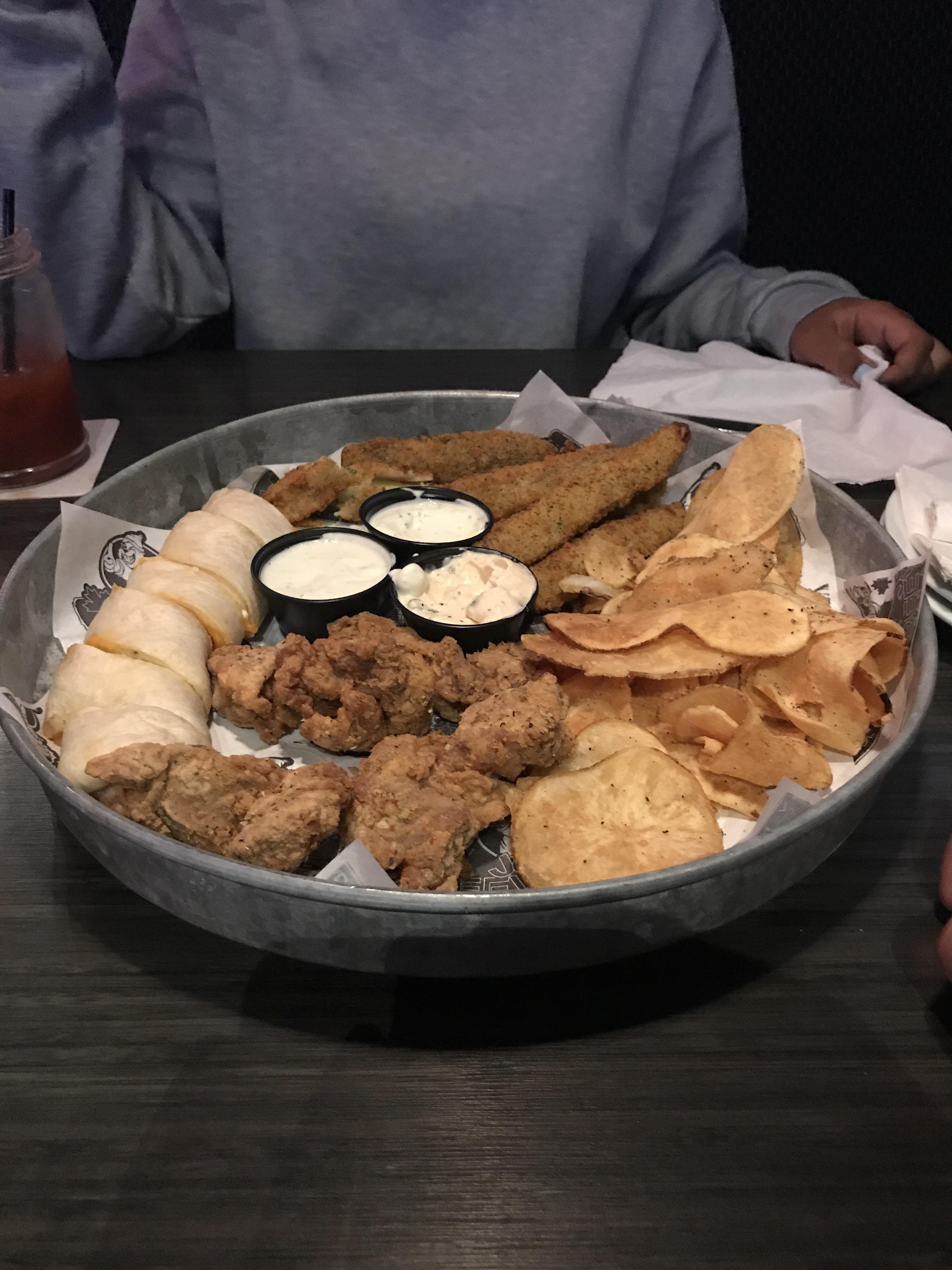 Eating this platter out of a garbage can lid, just give me a plate... r/WeWantPlates