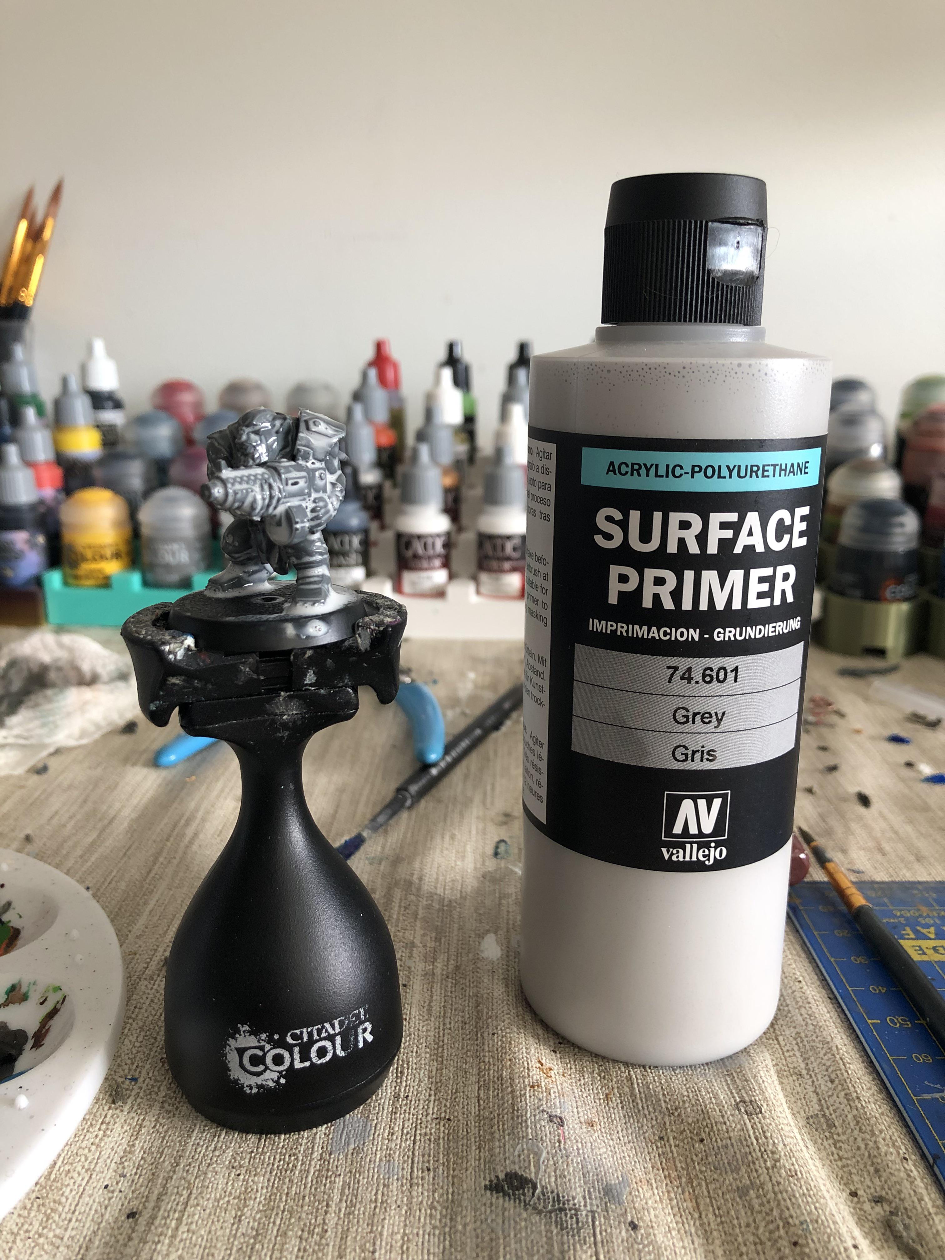 Just got Vallejo Surface Primer, what am I doing wrong? r/minipainting