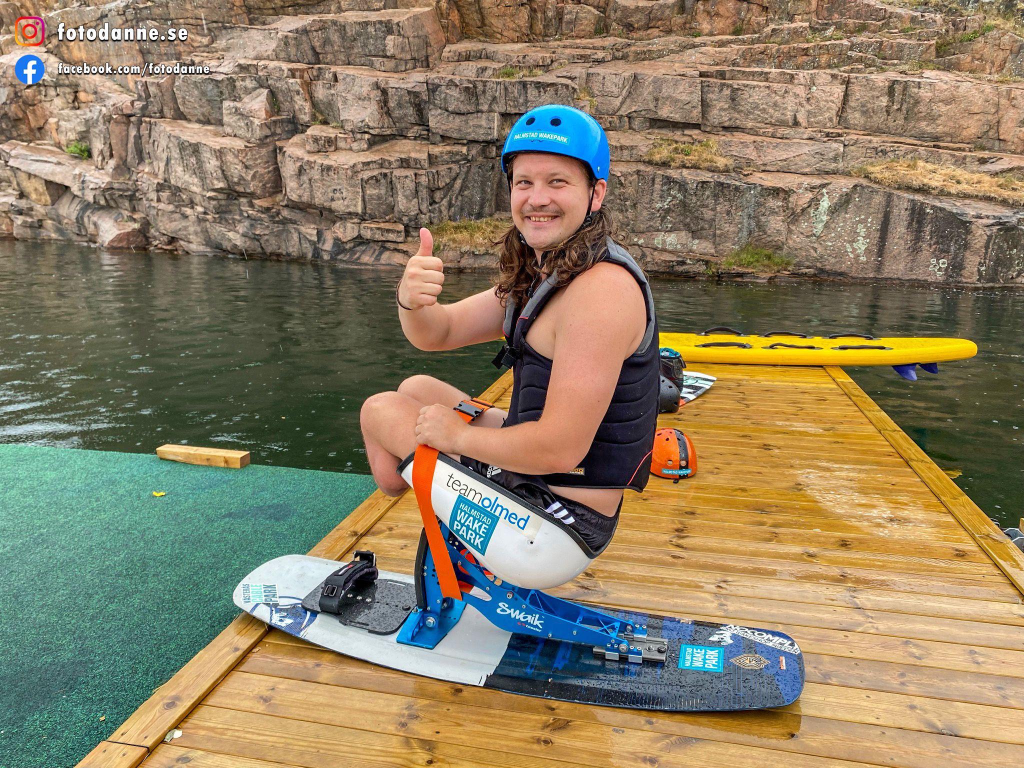 The sitwake. An adapted wakeboard with an adjustable seat. Makes