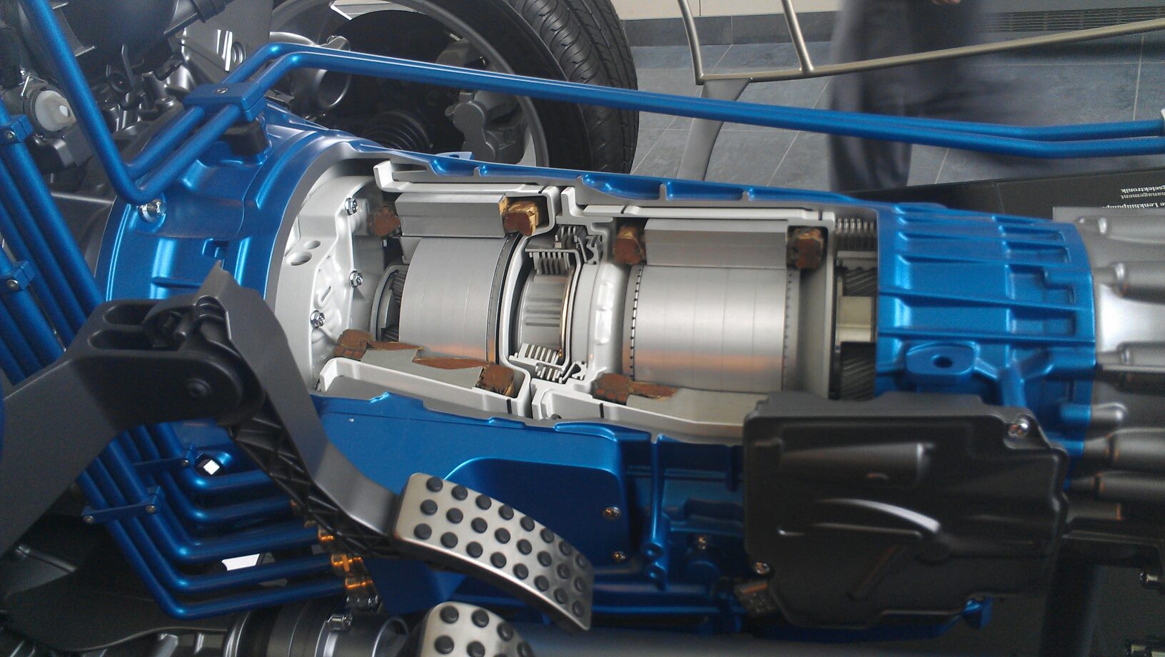 [OC] Motor/generator of a battery hybrid vehicle. [1632 x 920] r