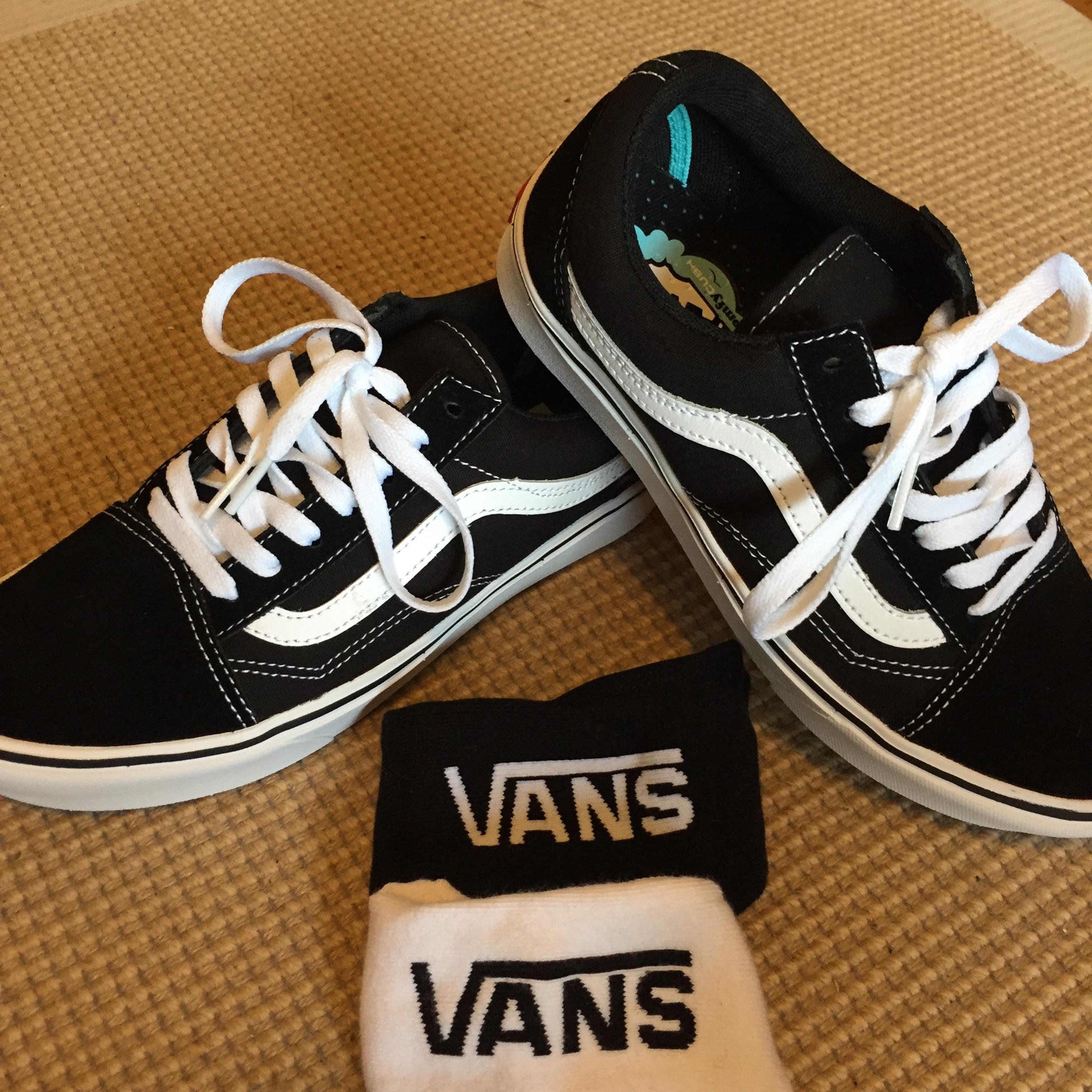 Got my first ever pair of Vans =P (Old Skool Comfycush) r/Vans