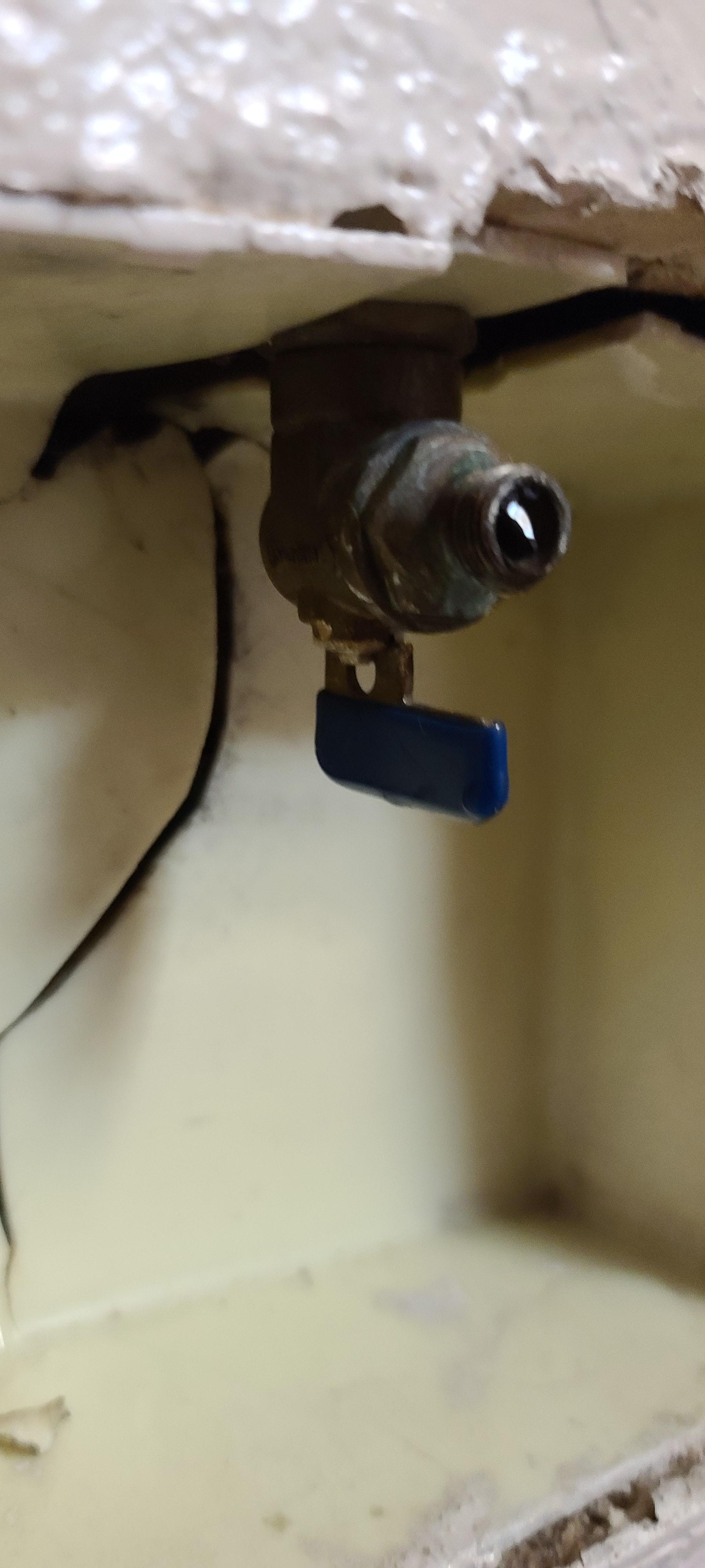 How do I shut this refrigerator water line valve off? r/Plumbing