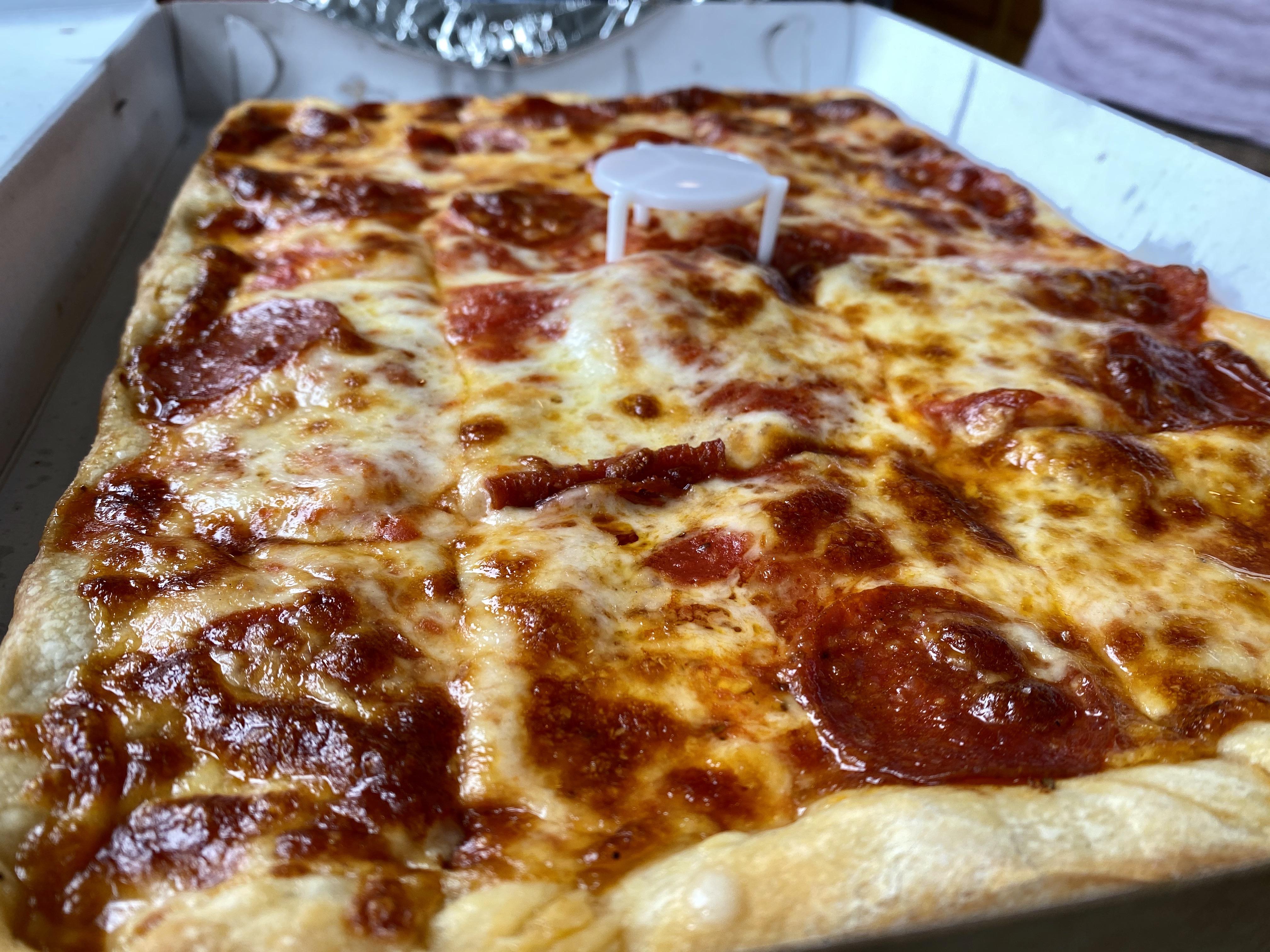 Large pepperoni cash only r/Pizza