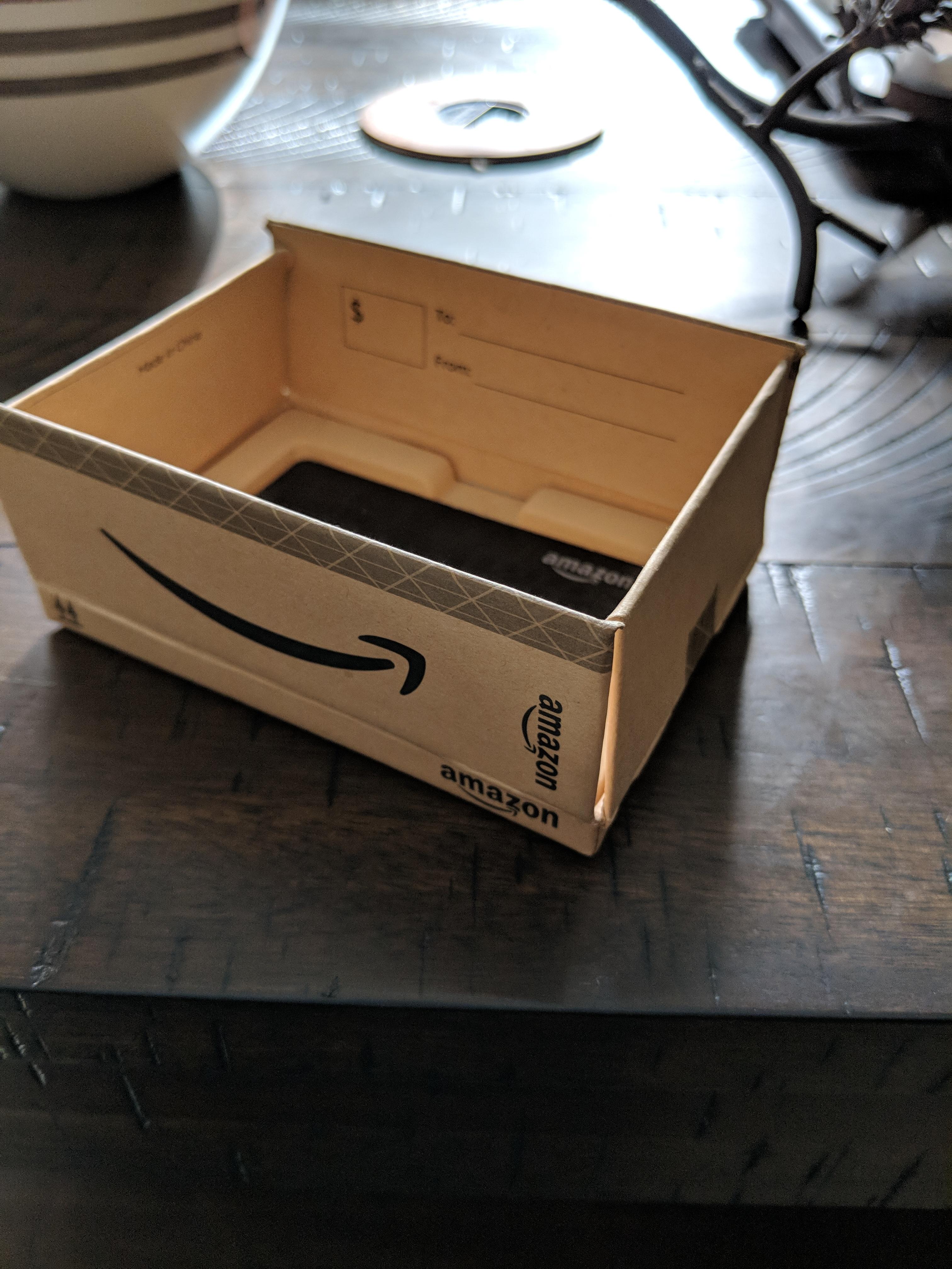 This Amazon gift card holder that looks like a mini Amazon box r/DesignPorn