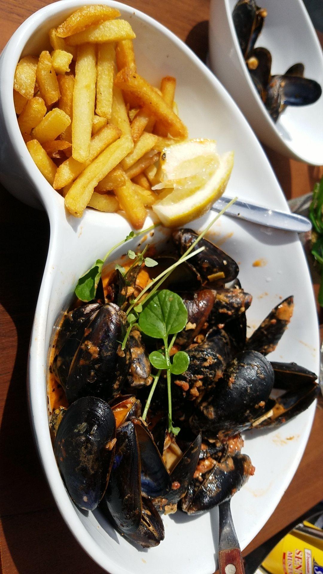 [I ate] Norwegian Mussels and chips r/food