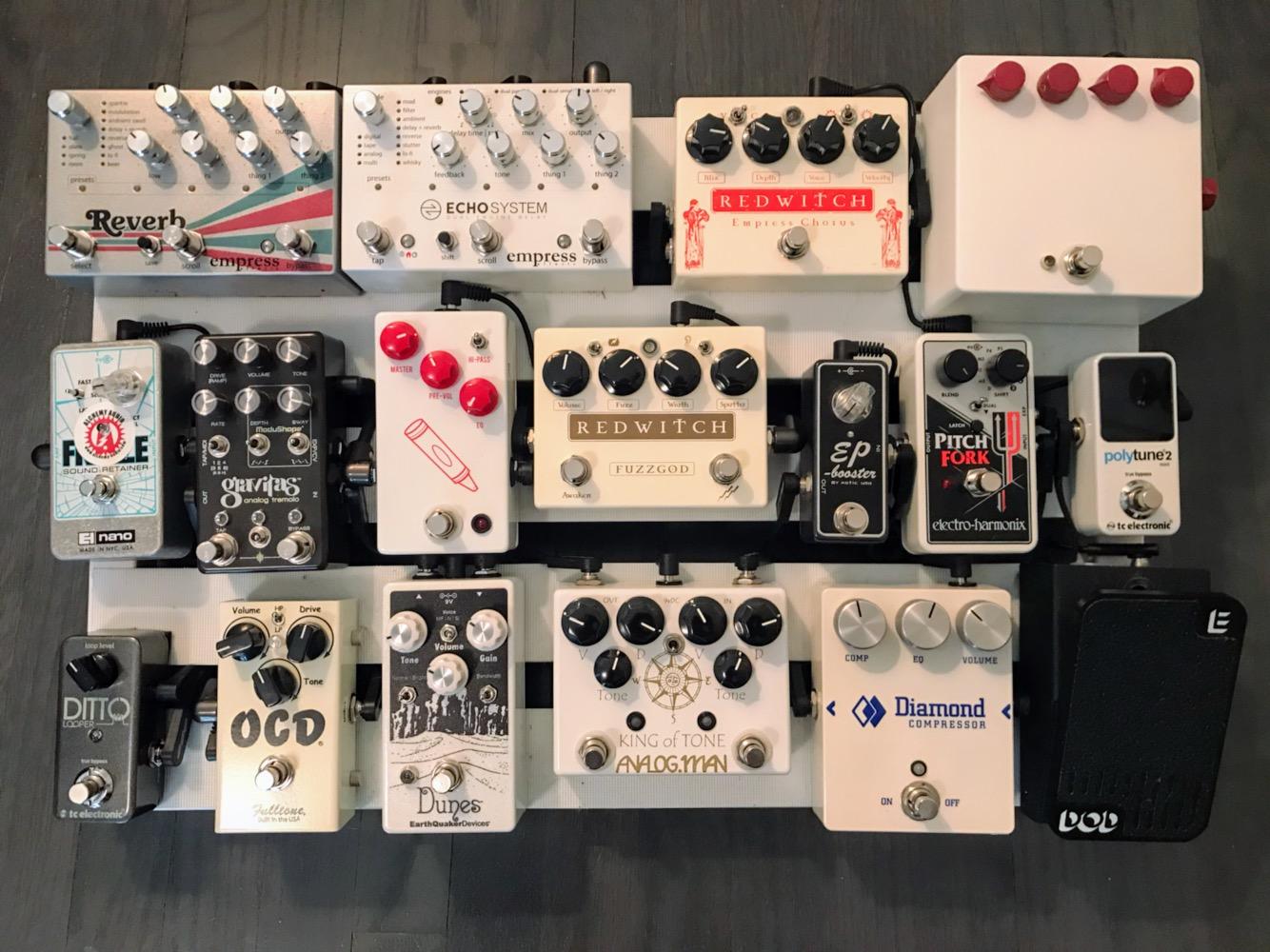 Minimalist/Maximalist Hybrid Pedalboard r/guitarpedals